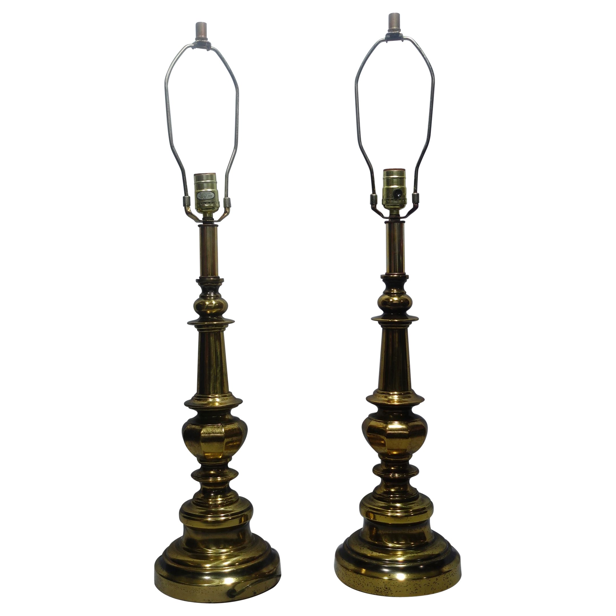 Coppia di lampade da tavolo in ottone Stiffel degli anni '40