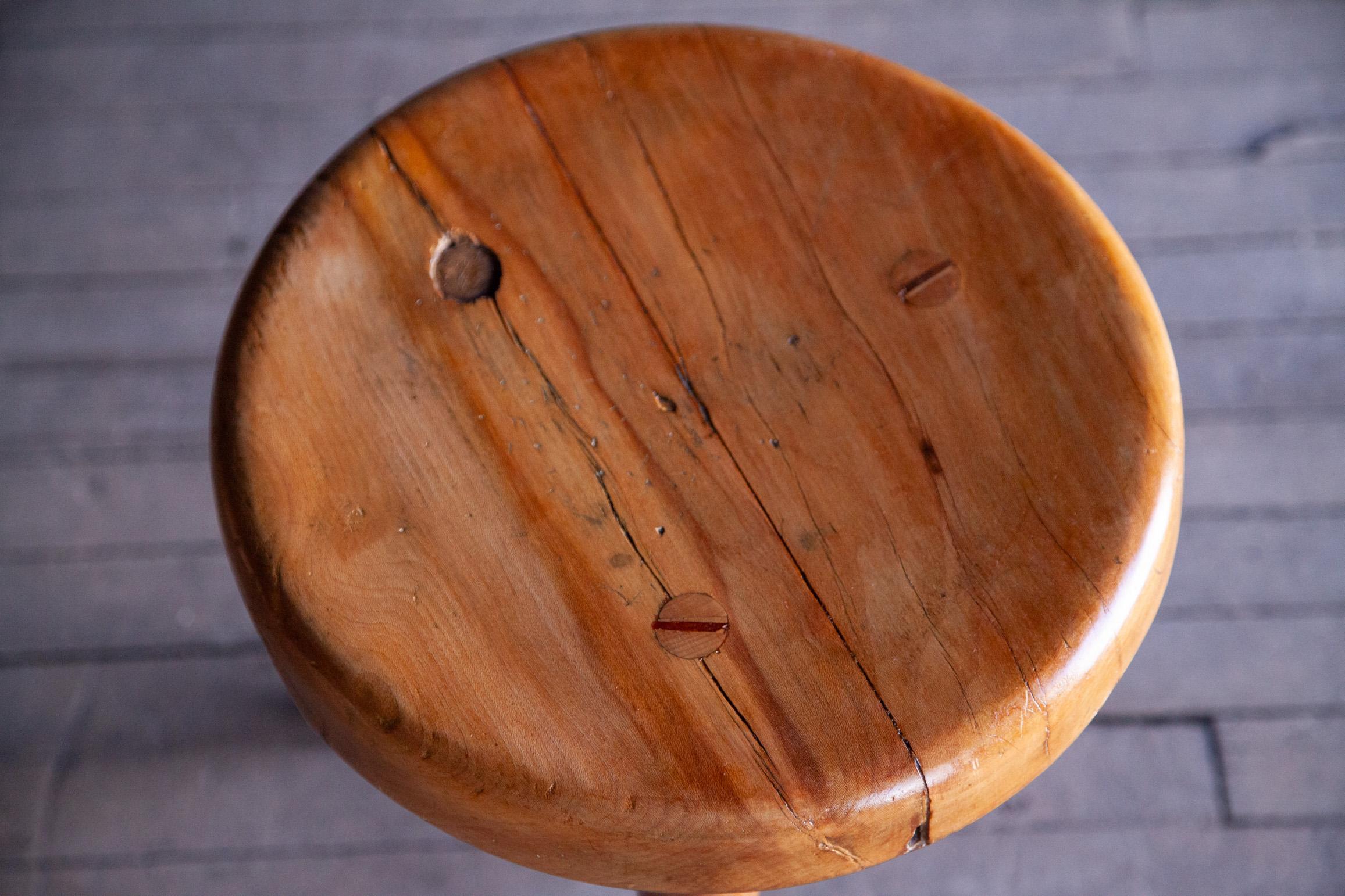 Moderne Paire de tabourets des années 1940 à la manière de Charlotte Perriand en vente