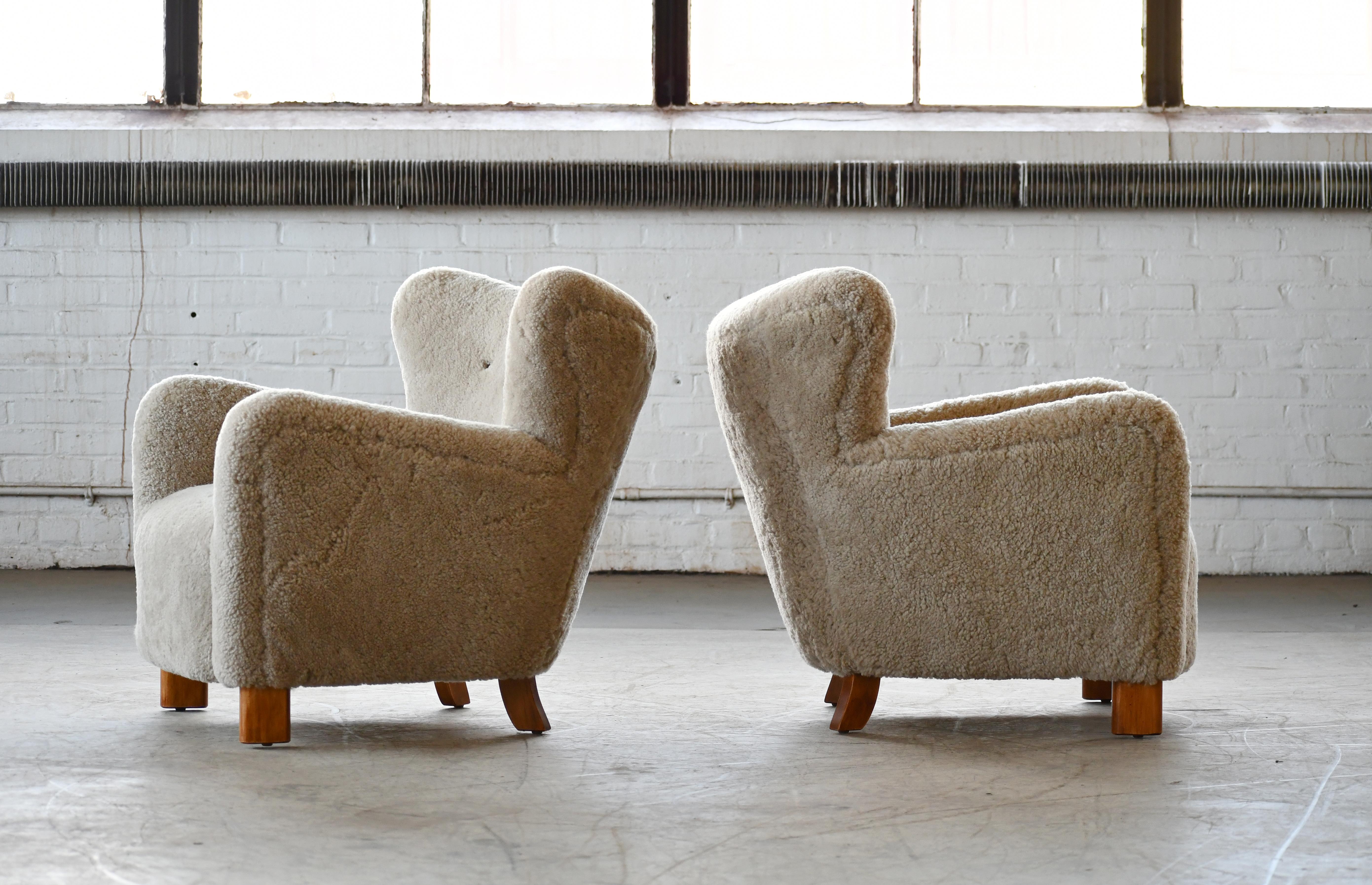 Mid-Century Modern Pair of 1940's Style Classic Club or Lounge Chairs in Grey Shearling For Sale