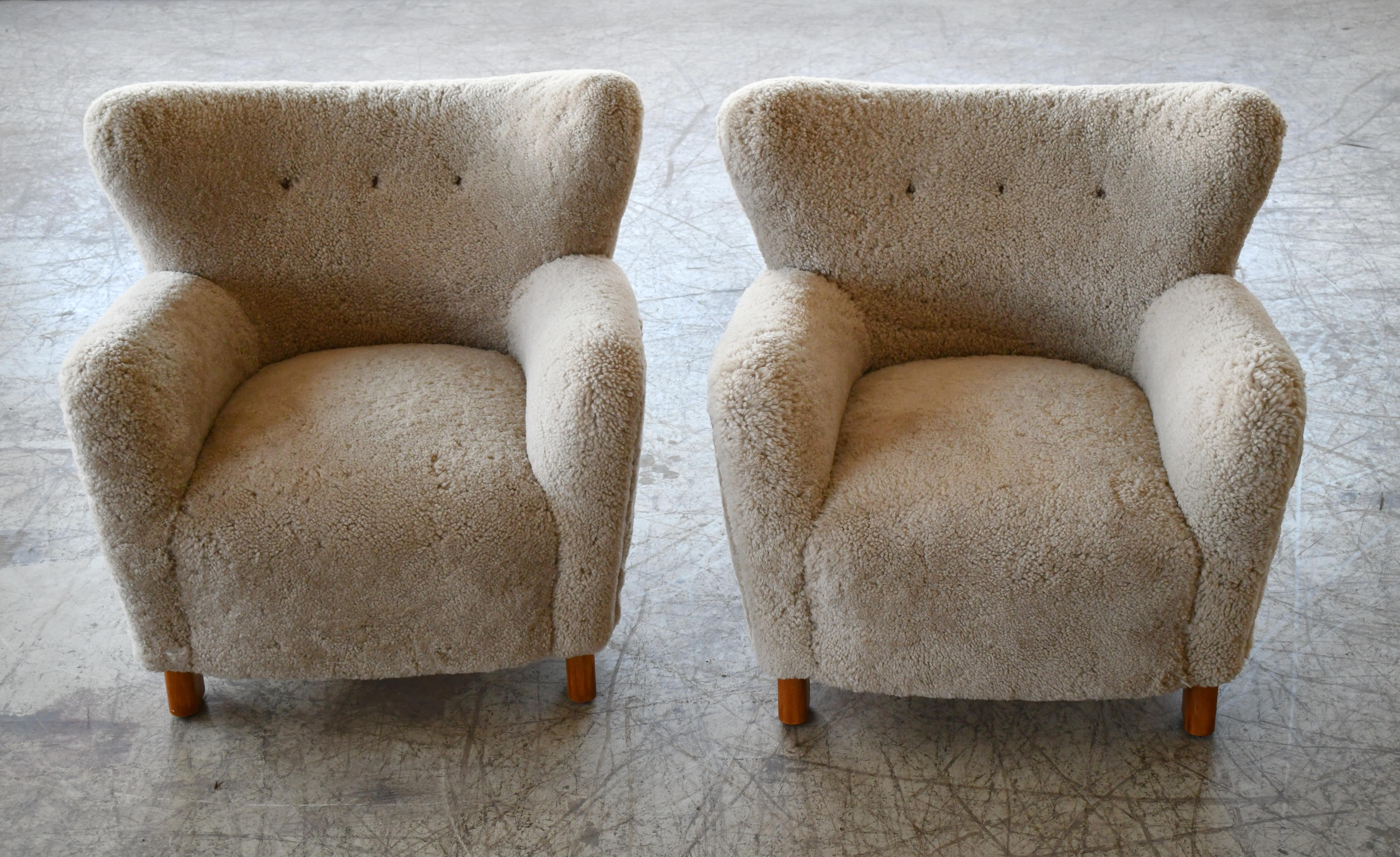 Contemporary Pair of 1940's Style Classic Club or Lounge Chairs in Grey Shearling For Sale