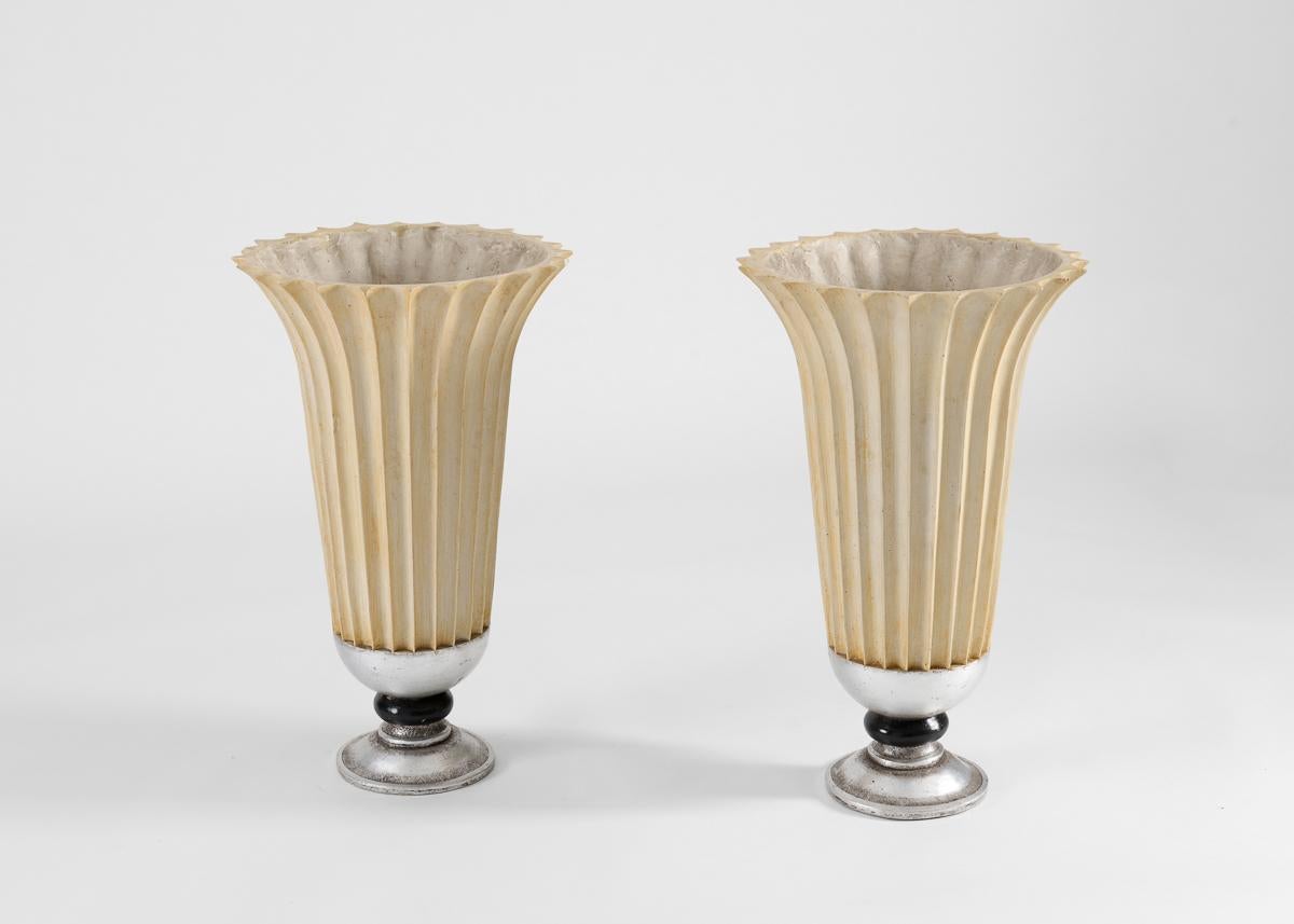 Pareja de jarrones estilo años 40 de la colección de Thierry Despont Siglo XXI y contemporáneo en venta