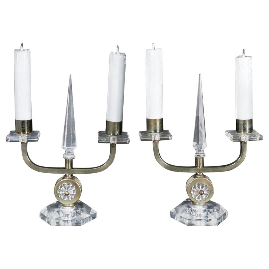 Paire de chandeliers de table des années 1940 en bronze et cristal en vente