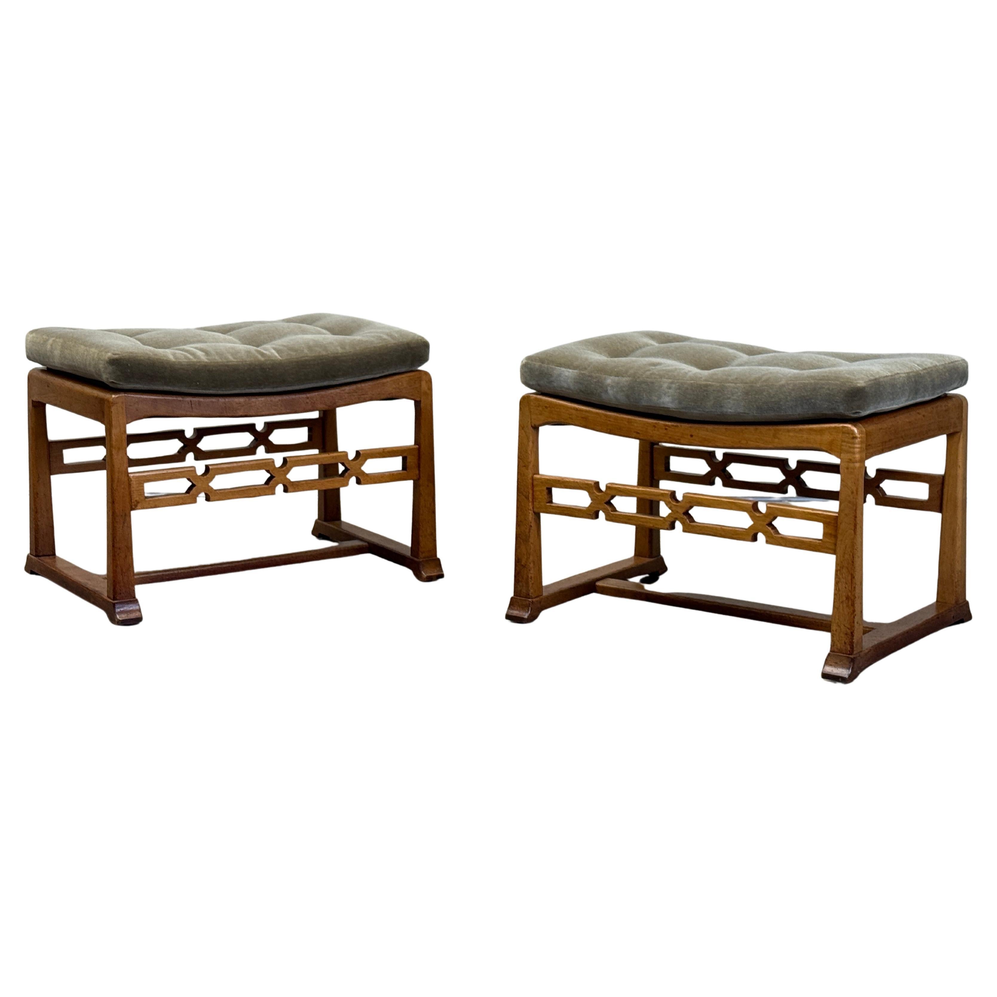 Paire de tabourets rembourrés des années 1940