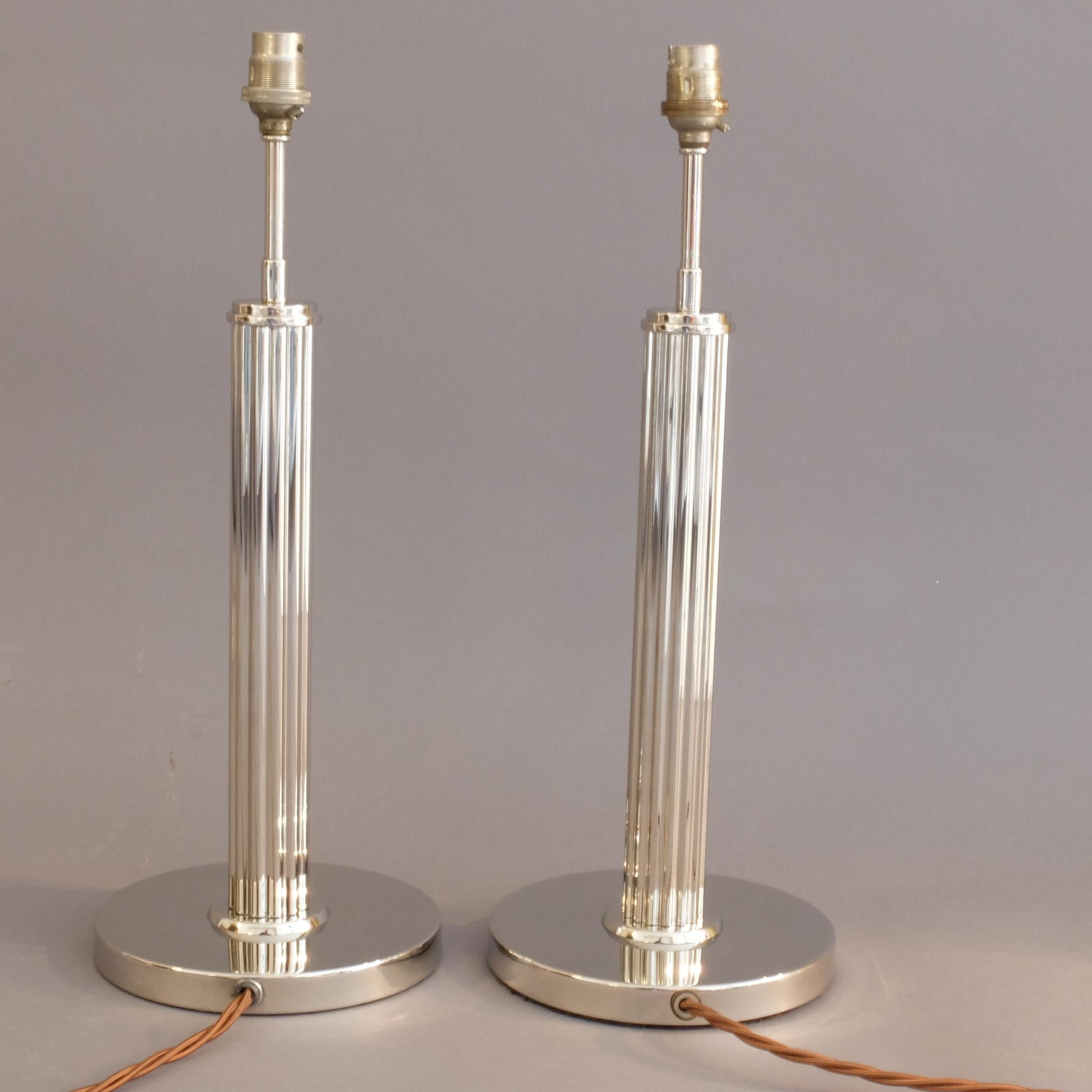 British Pair of 1940s US Army desk Lamp in nickel plated polish. Pair of bedside lamp For Sale