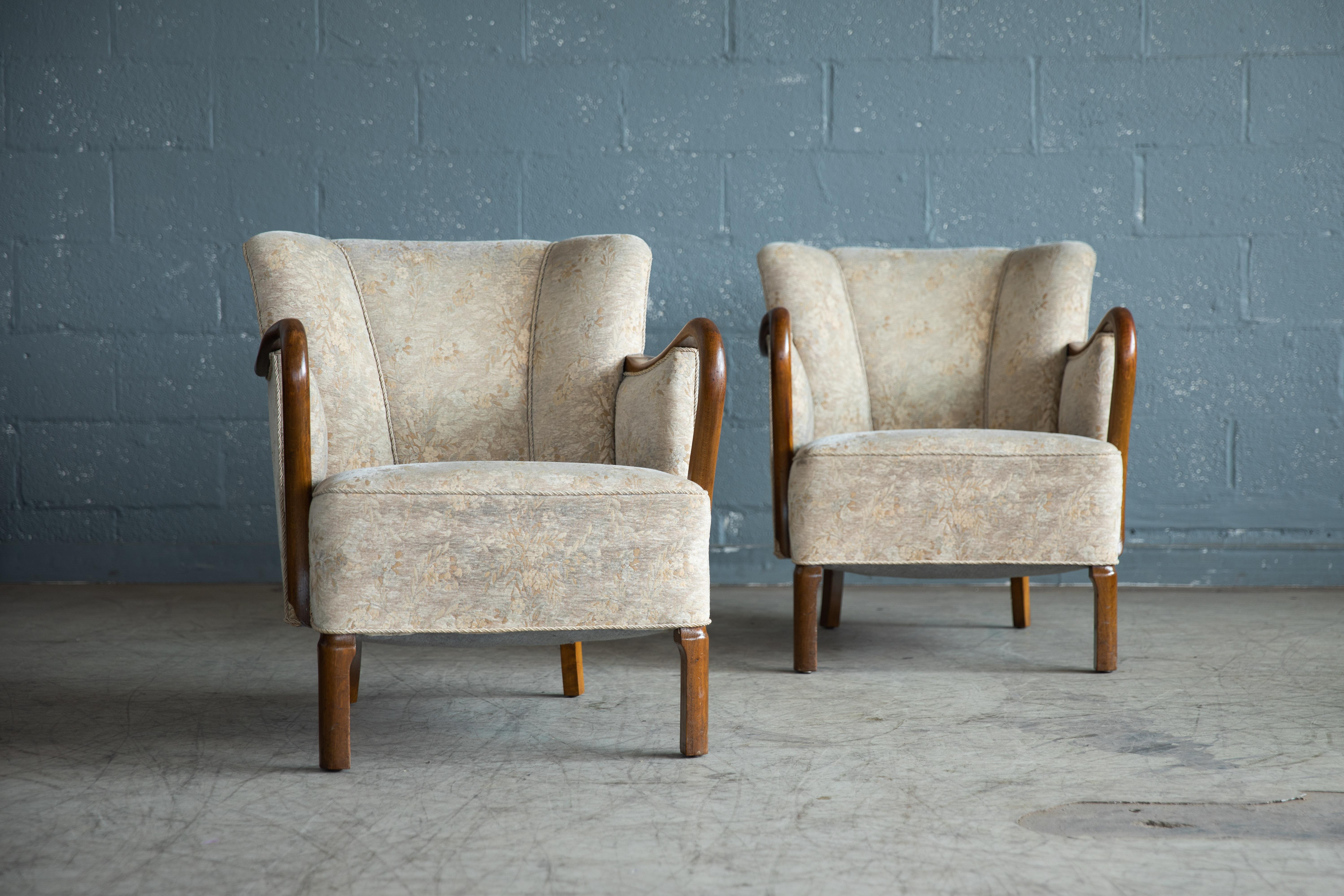 Pair of 1940's Viggo Boesen Attributed Danish Lounge Chairs in Oak by Slagelse In Good Condition In Bridgeport, CT