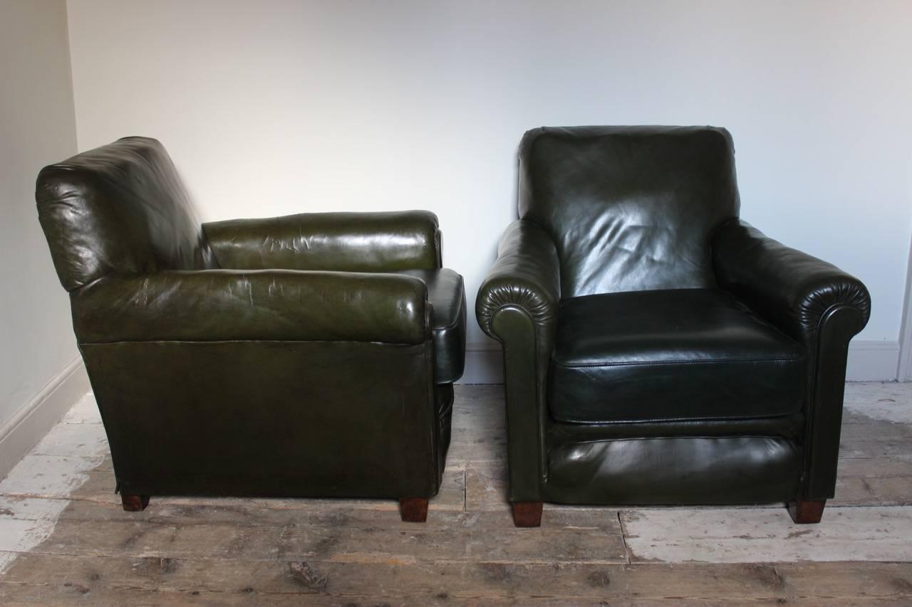 A good pair of 1940s vintage green leather armchairs that would work equally well in a contemporary or period setting 

Measures: Seat height 43 cm.
    