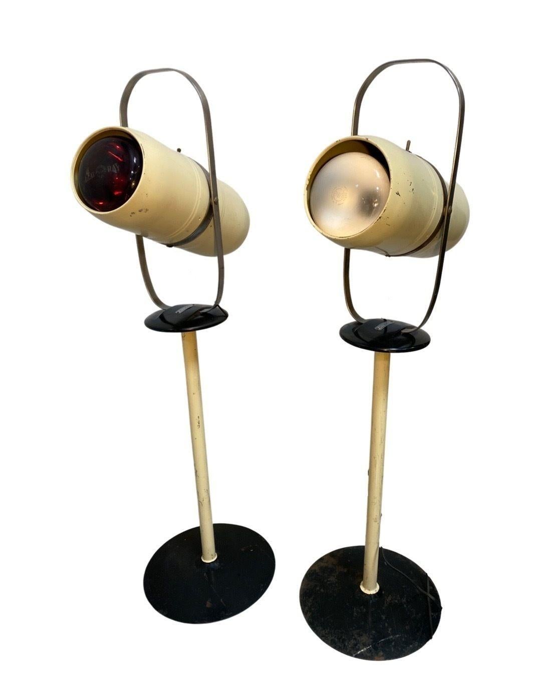 This vintage pair of Westinghouse 'Select-O-Ray' floor lamps is a true nostalgic wonder. In 100% original, vintage condition, including the original lamp bulbs, this brilliant lamp boasts tons of character and bold retro style. The dual-light