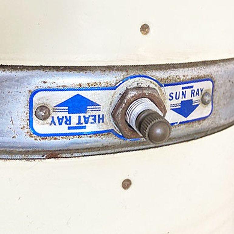 Coppia di lampade autoabbronzanti Westinghouse di metà secolo del 1940 in vendita 3