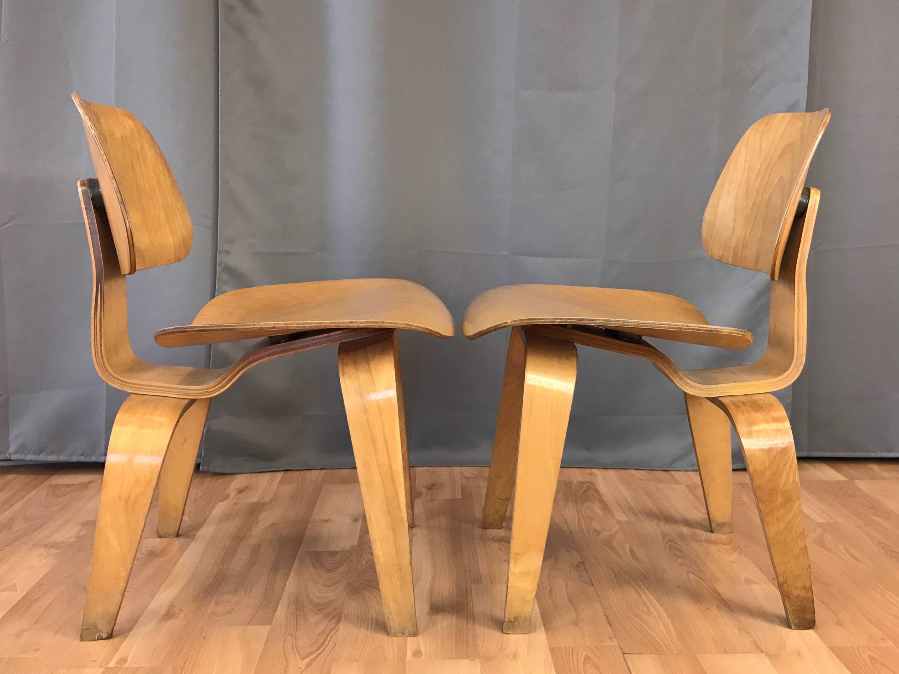 Pair of 1948 Eames for Herman Miller Evans Production Ash DCW Chairs In Good Condition In San Francisco, CA
