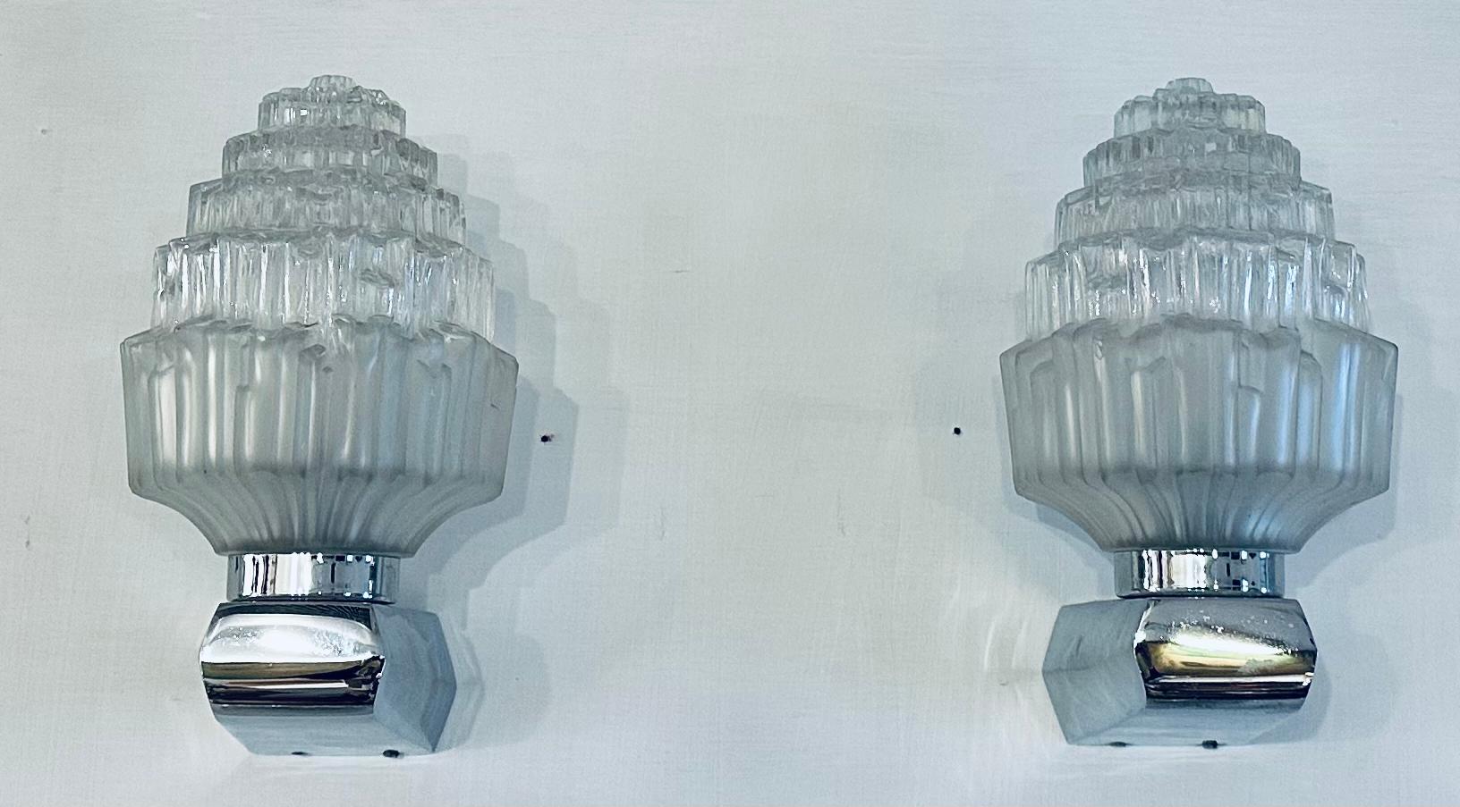 Paar 1950er Jahre EJS Lighting Glas & poliertes Chrom Fackel Wandleuchten oder Wandleuchter im Angebot 4