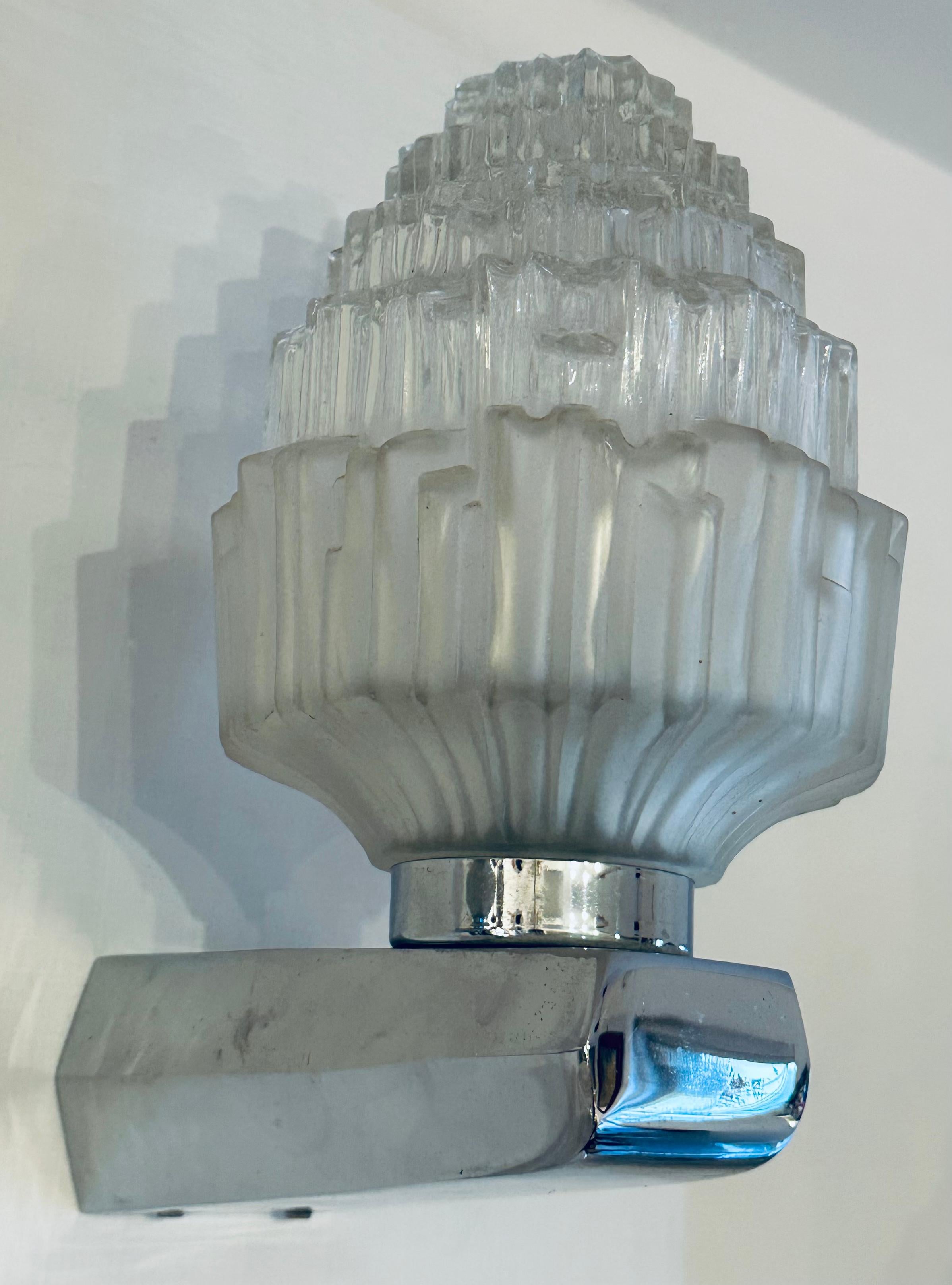 Paar 1950er Jahre EJS Lighting Glas & poliertes Chrom Fackel Wandleuchten oder Wandleuchter im Angebot 6