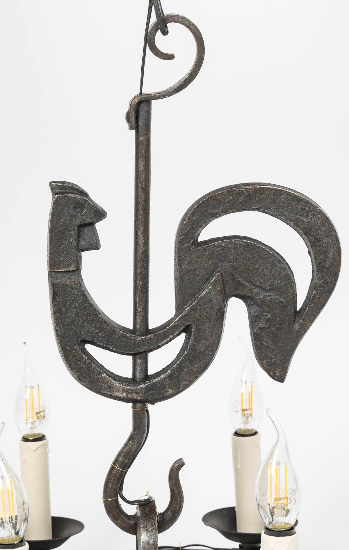 Mid-Century Modern Paire de lustres en fer forgé des années 1950-1960 par Jean Touret, atelier de Marolles. en vente