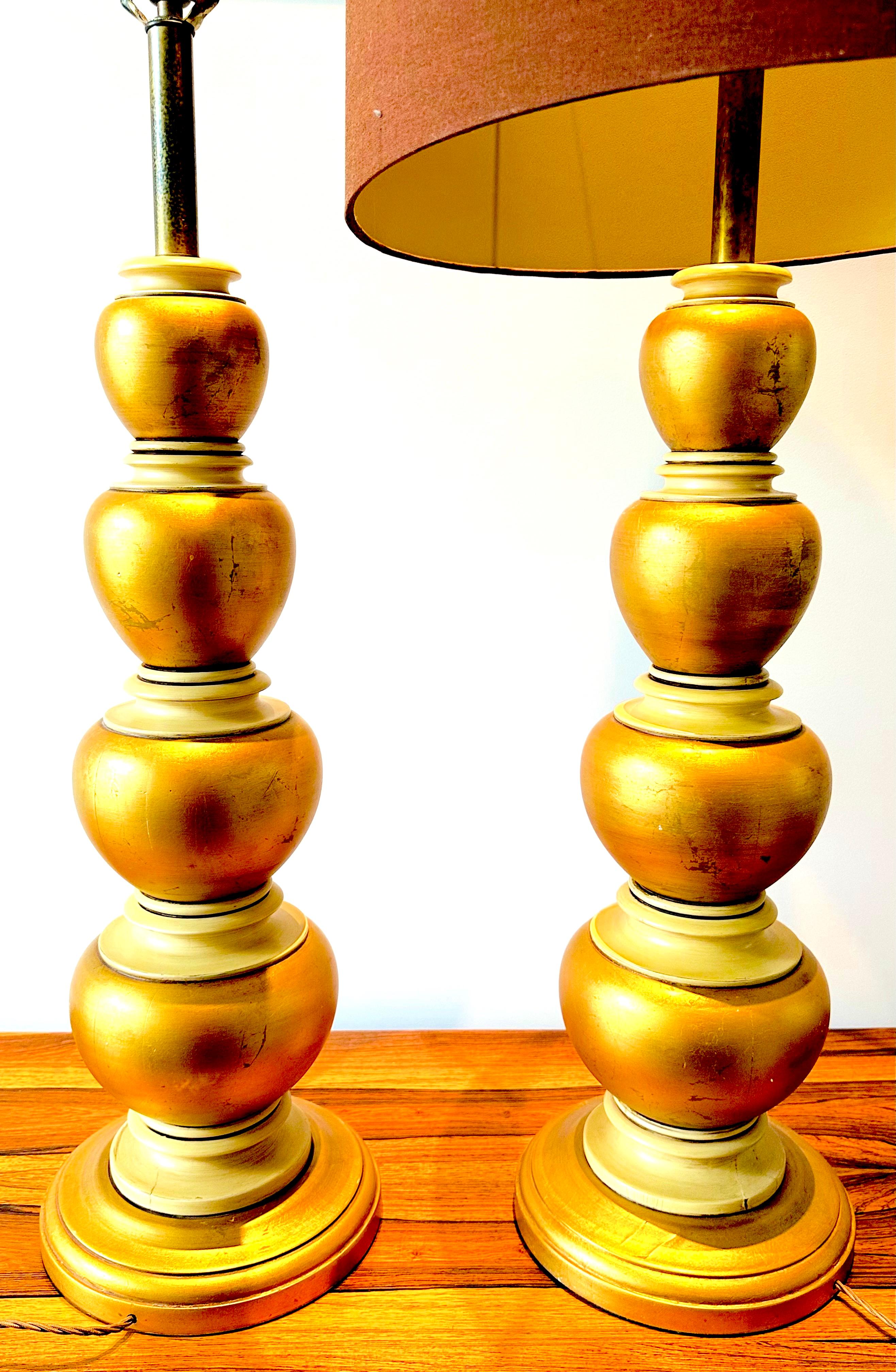 Hand-Painted Pair of 1950s American Frederick Cooper Gold Leaf & Brass Table Lamps Inc Shades For Sale