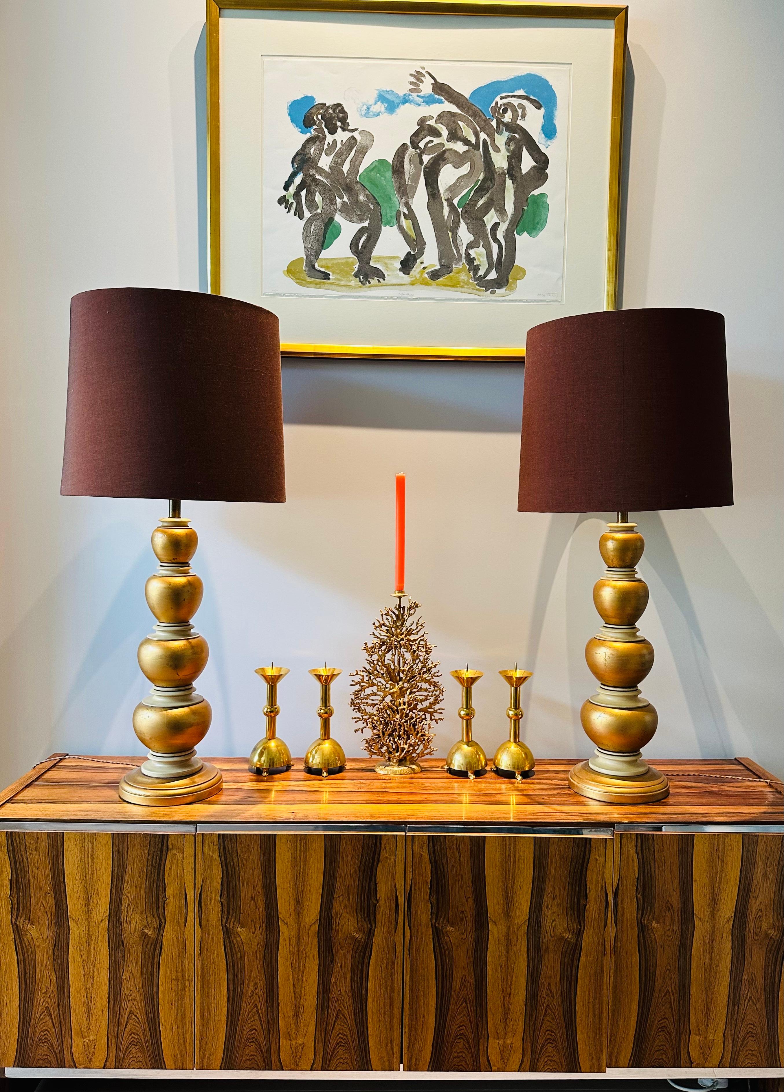 20th Century Pair of 1950s American Frederick Cooper Gold Leaf & Brass Table Lamps Inc Shades For Sale