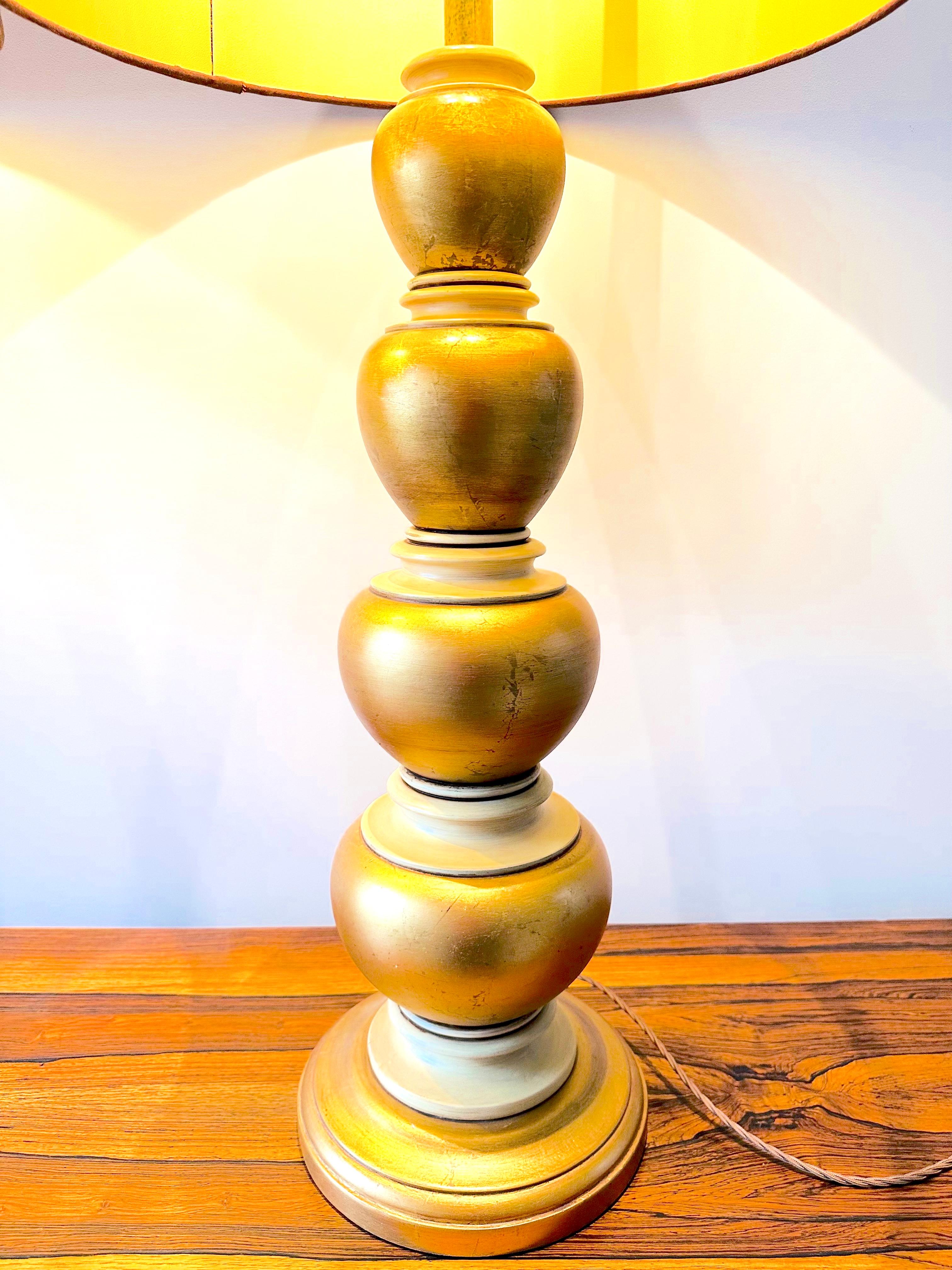 Pair of 1950s American Frederick Cooper Gold Leaf & Brass Table Lamps Inc Shades For Sale 2