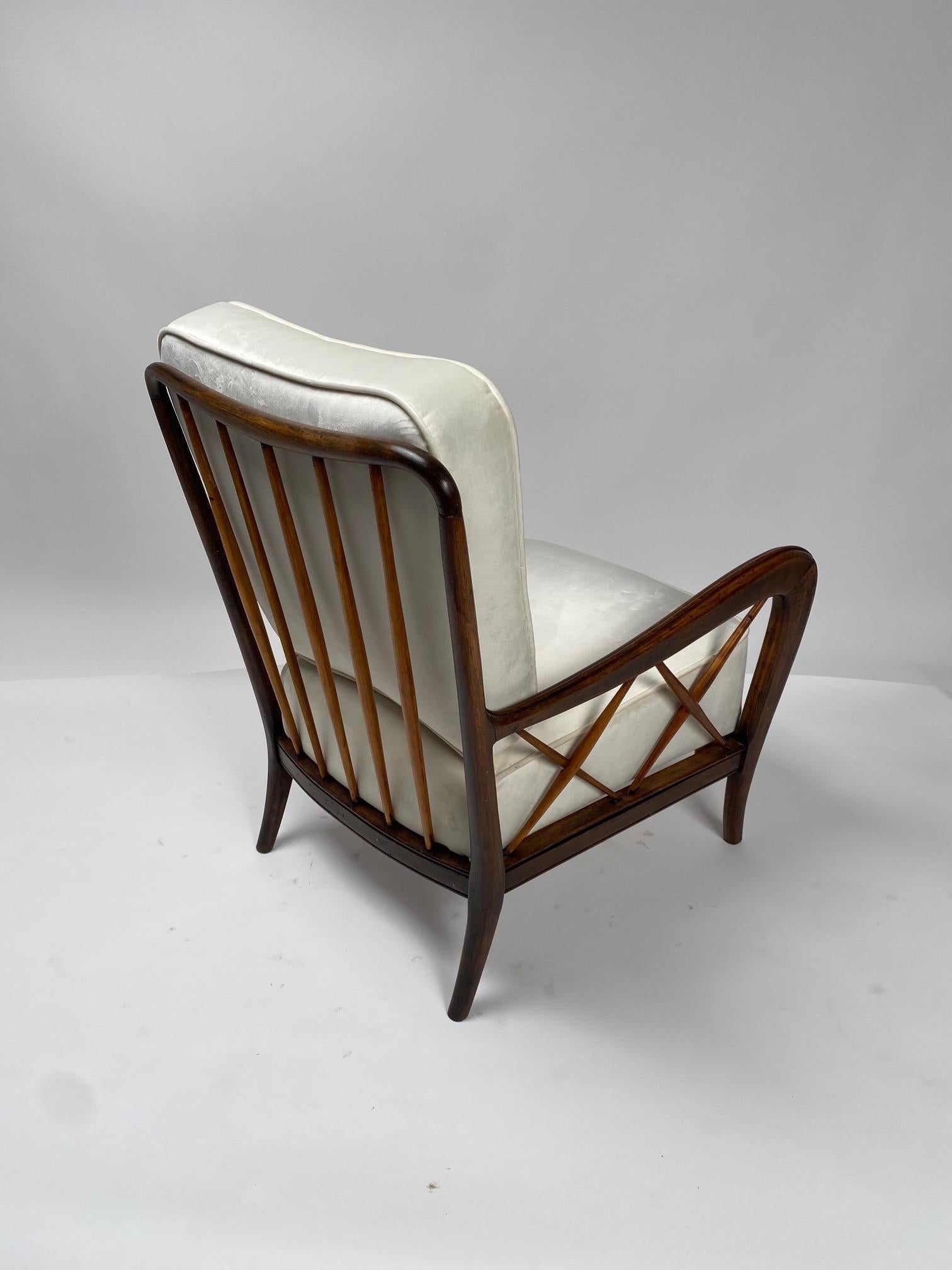 Paire de fauteuils des années 1950 dans le style de Paolo Buffa, Italie, années 1950 en vente 5