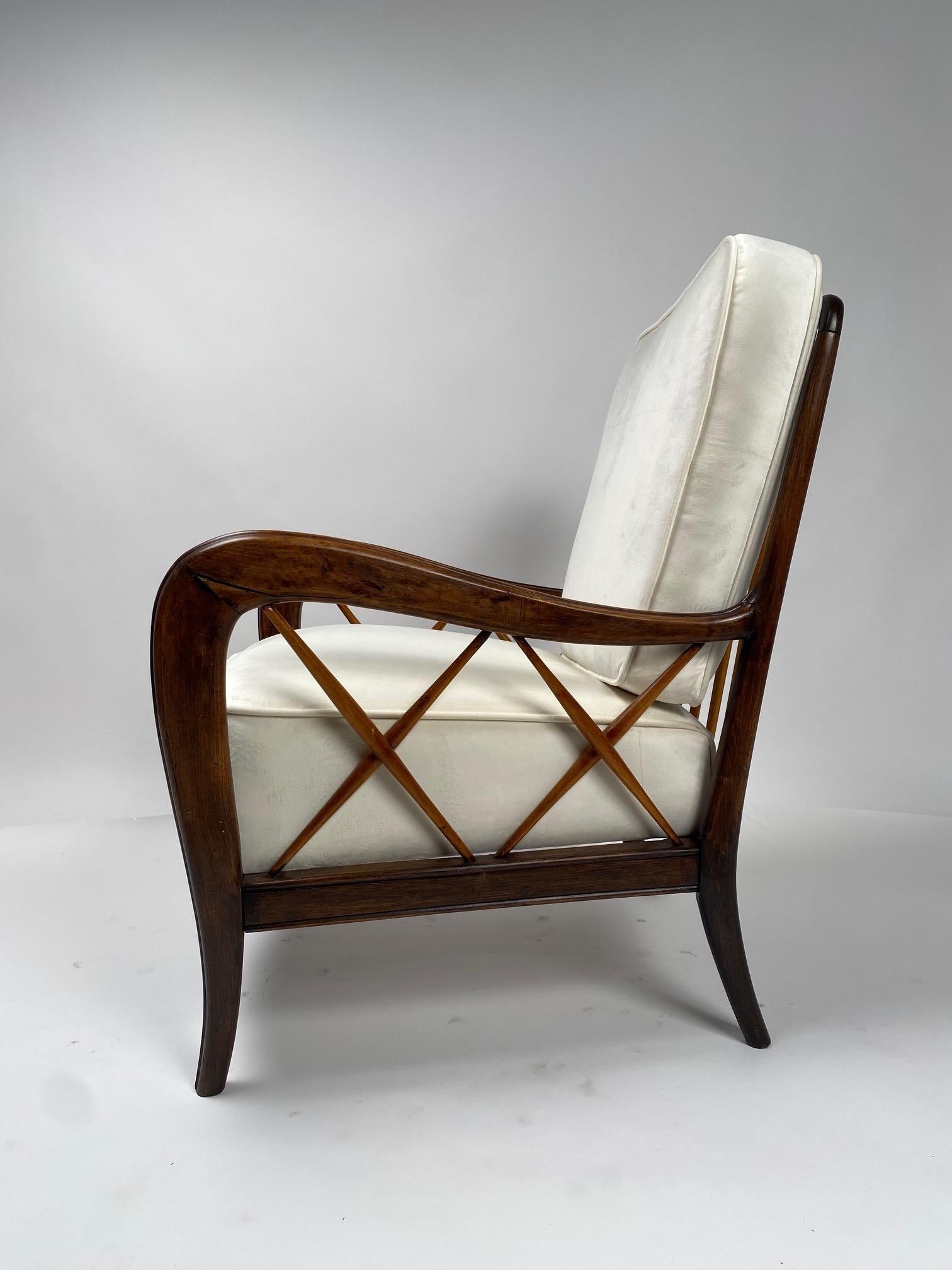 Mid-Century Modern Paire de fauteuils des années 1950 dans le style de Paolo Buffa, Italie, années 1950 en vente