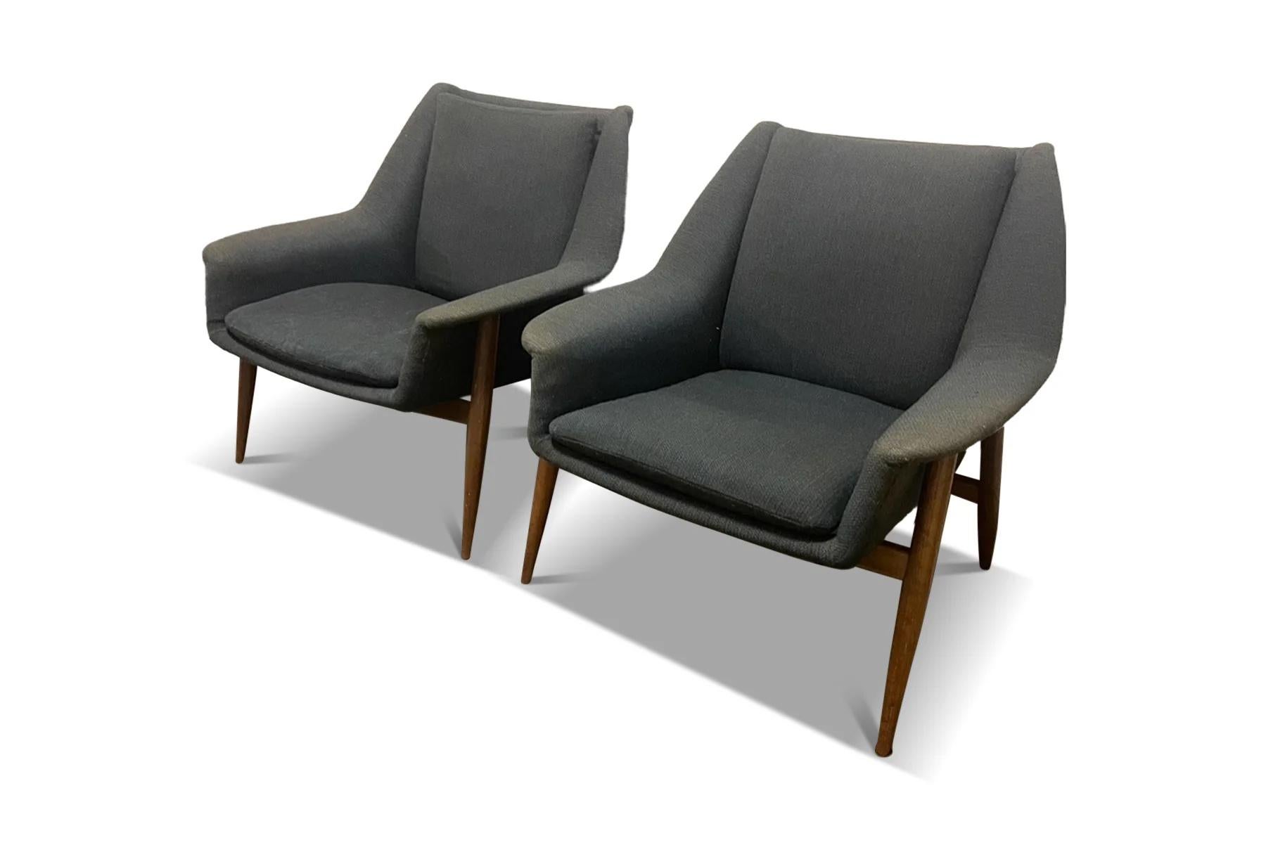 20th Century Pair of 1950s atomic lounge chairs + sofa in the manner of folke ohlsson For Sale