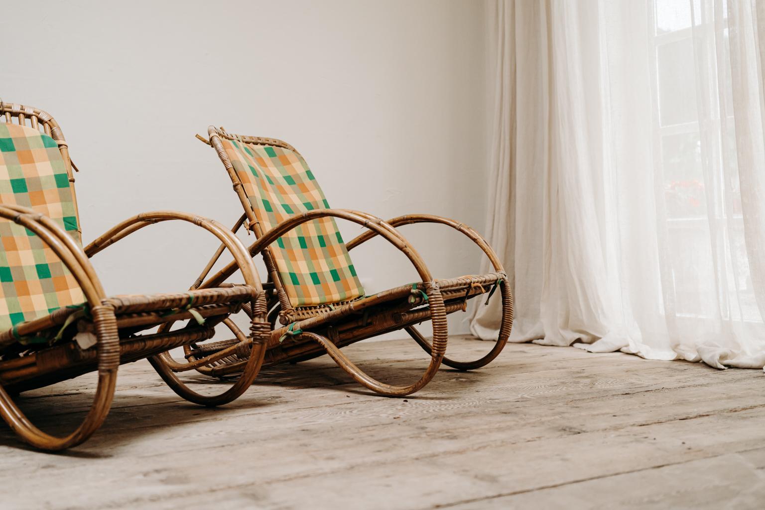 Tissu Paire de chaises en bambou des années 1950 en vente