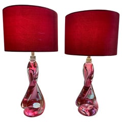 Paire de bases de lampes de table Val St Lambert en cristal rose des années 1950 avec abat-jour