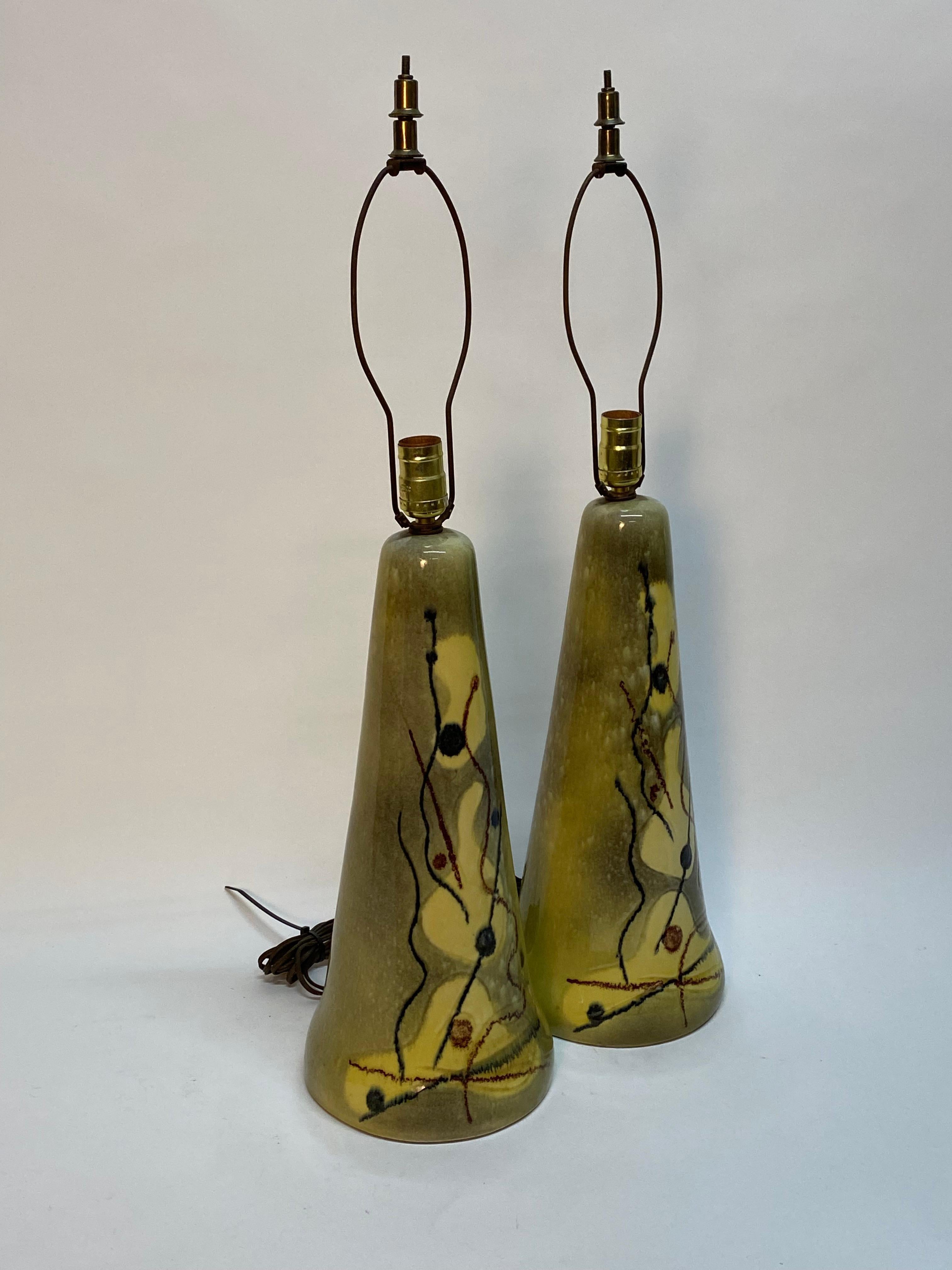 Mid-Century Modern Pair of 1950s Biomorphic Abstract Decorated Ceramic Lamps For Sale