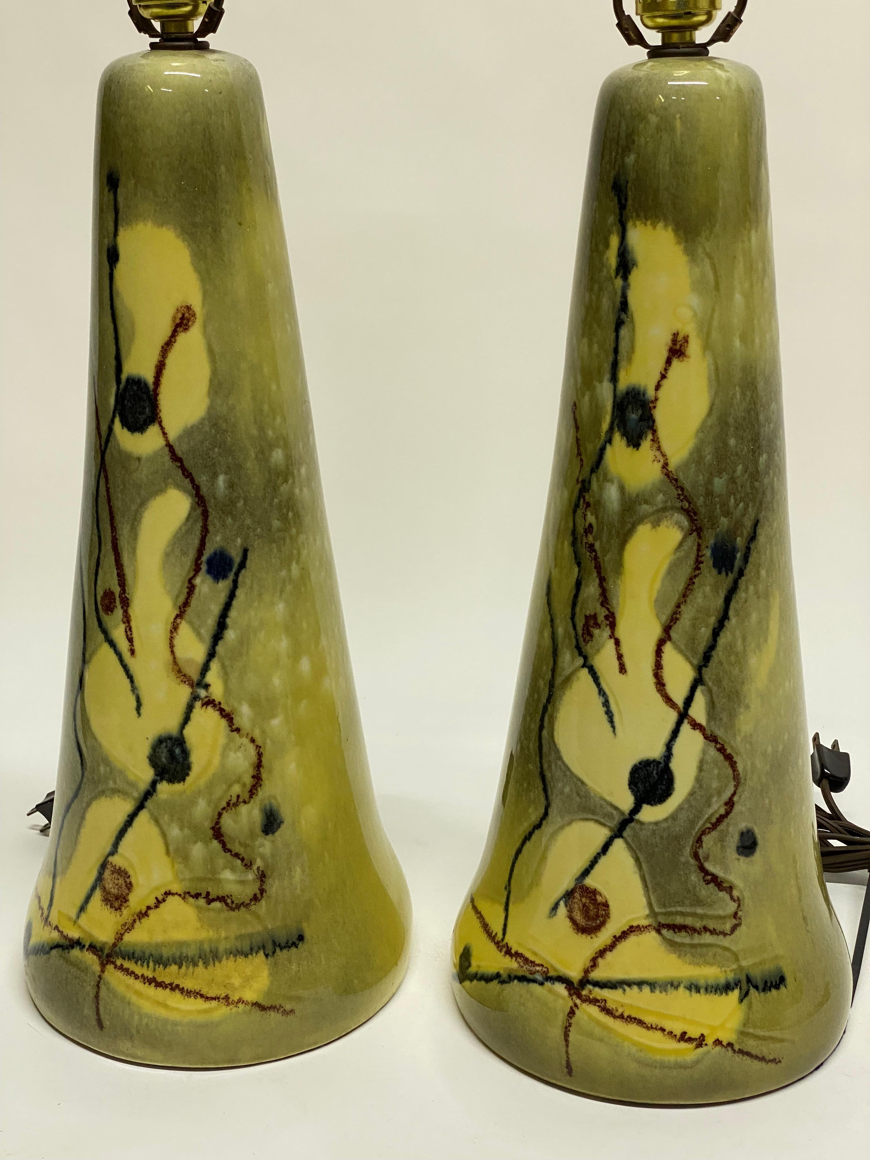 American Pair of 1950s Biomorphic Abstract Decorated Ceramic Lamps For Sale