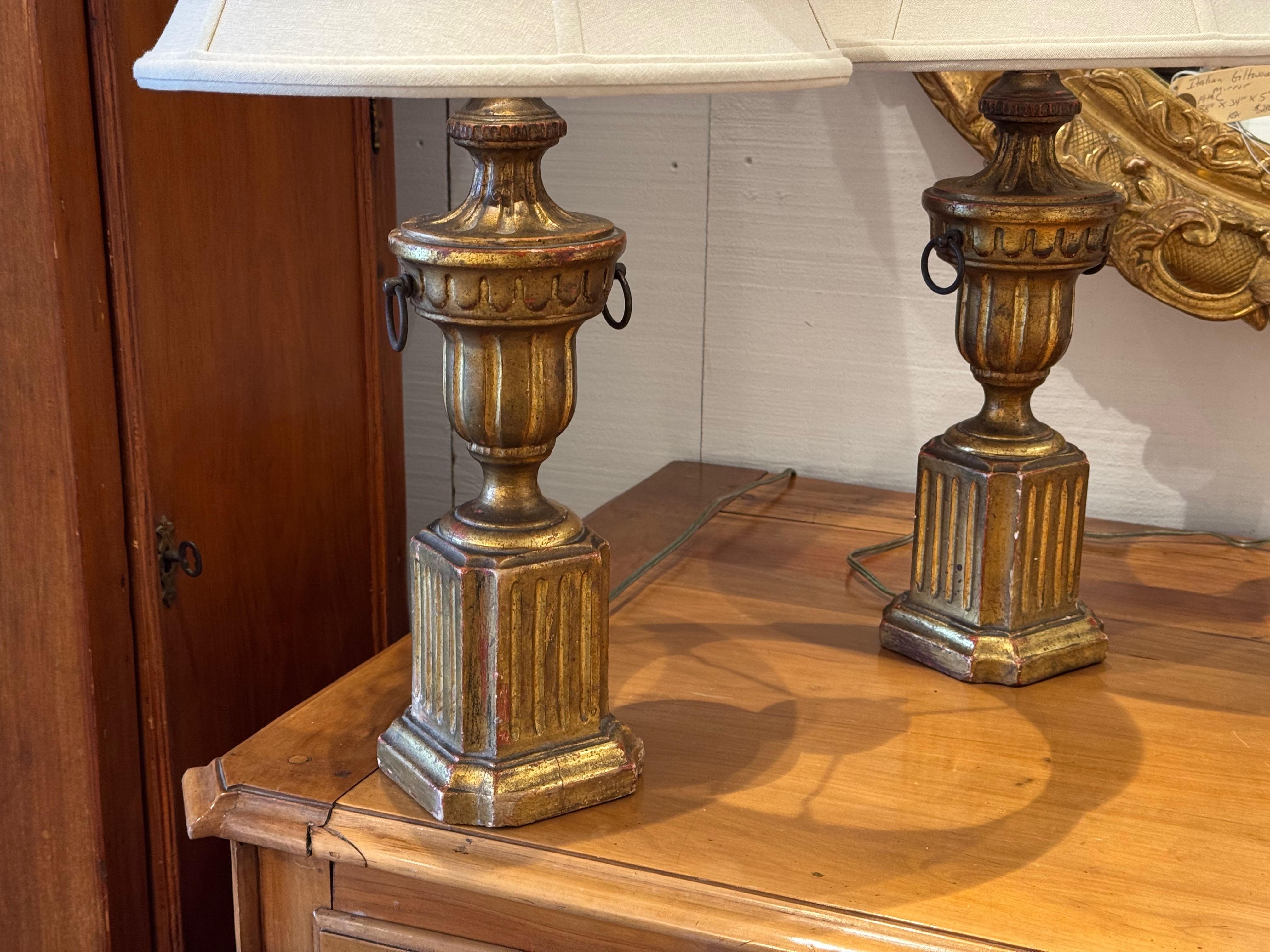 Pareja de lámparas doradas Borghese de los años 50 en Bueno estado para la venta en Charlottesville, VA