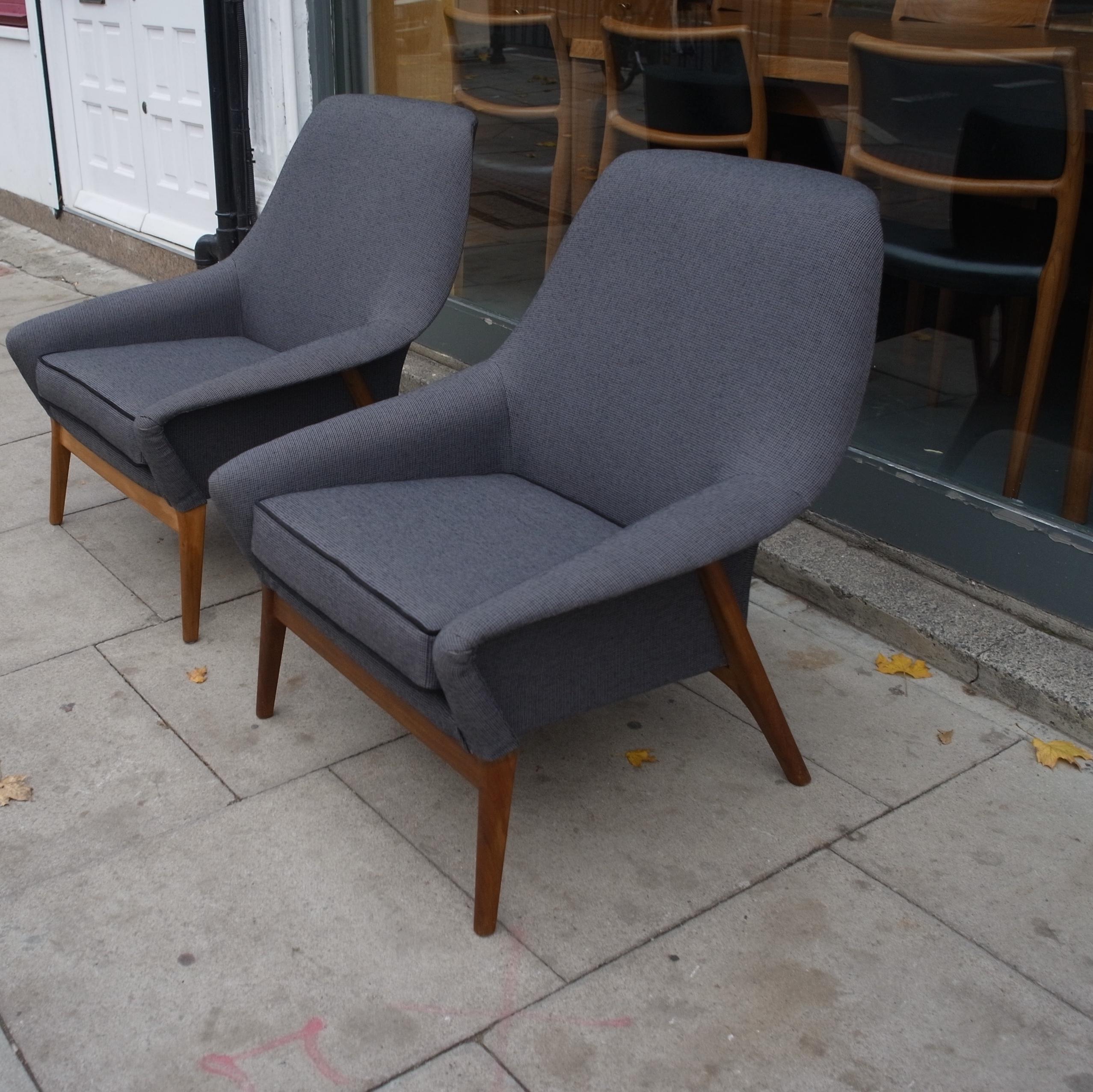 Pair of 1950s British Manufactured Parker Knoll Armchairs For Sale 3