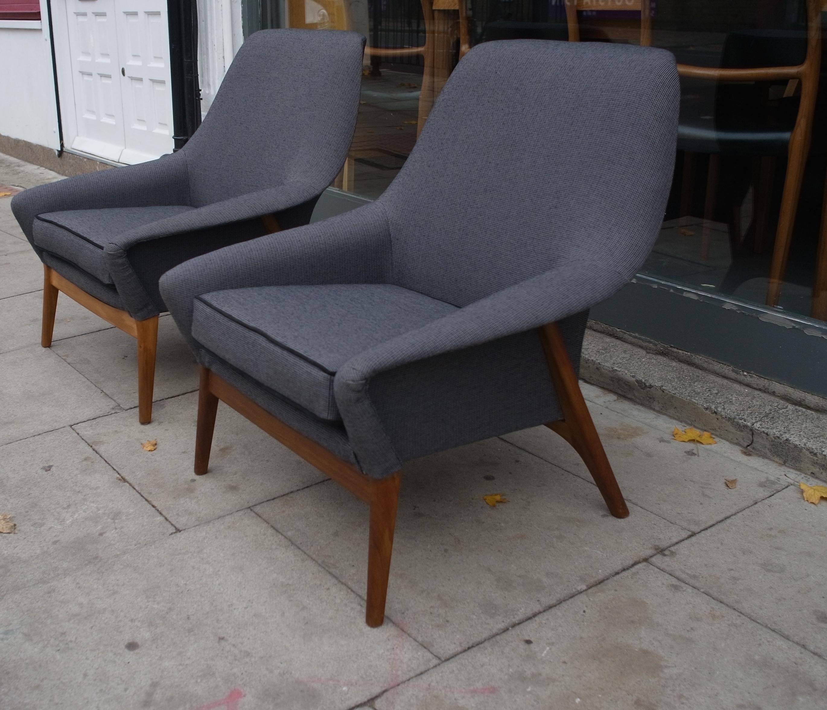 Pair of 1950s British Manufactured Parker Knoll Armchairs For Sale 4