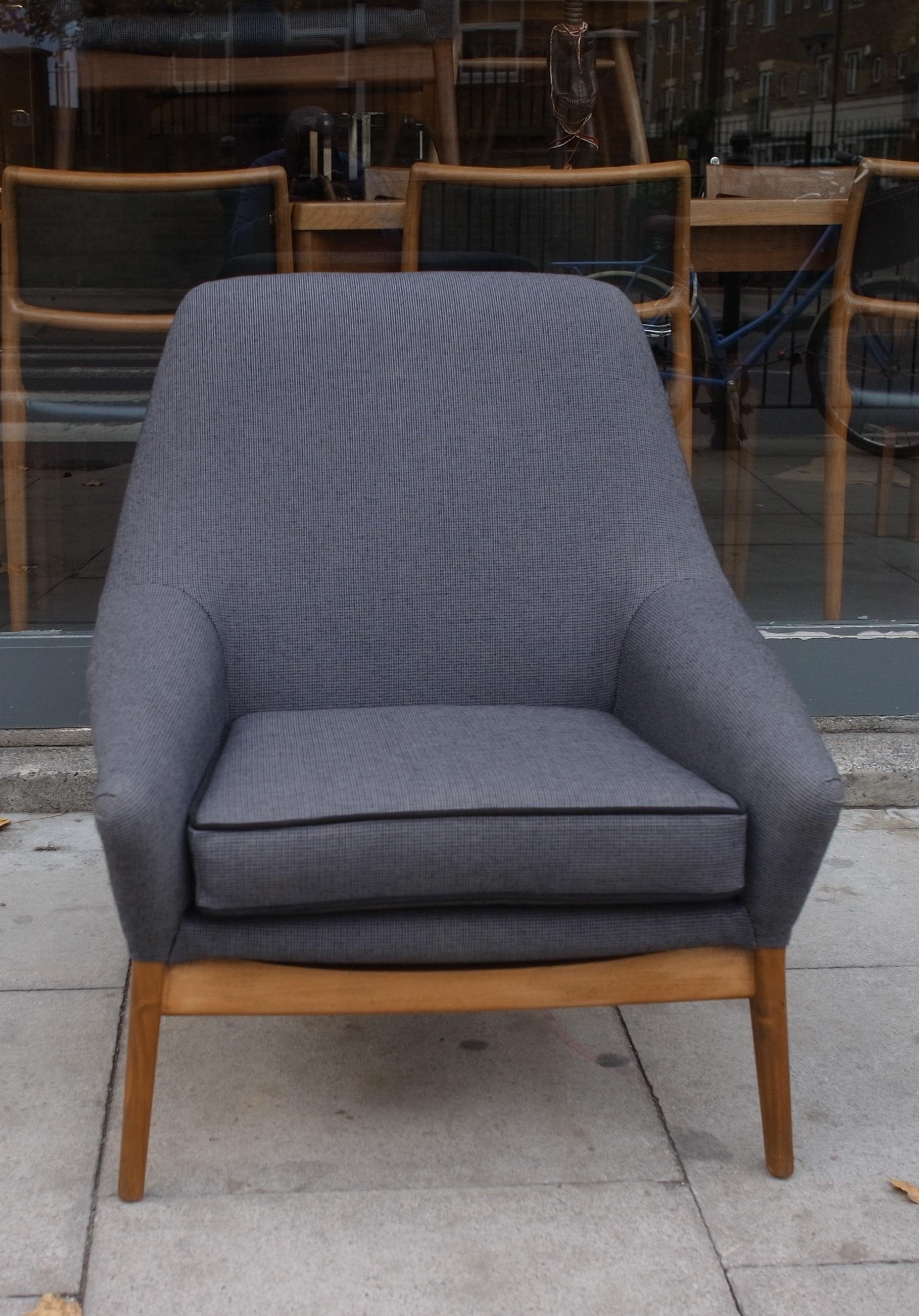 Tissu d'ameublement Paire de fauteuils Parker Knoll de fabrication britannique des années 1950 en vente