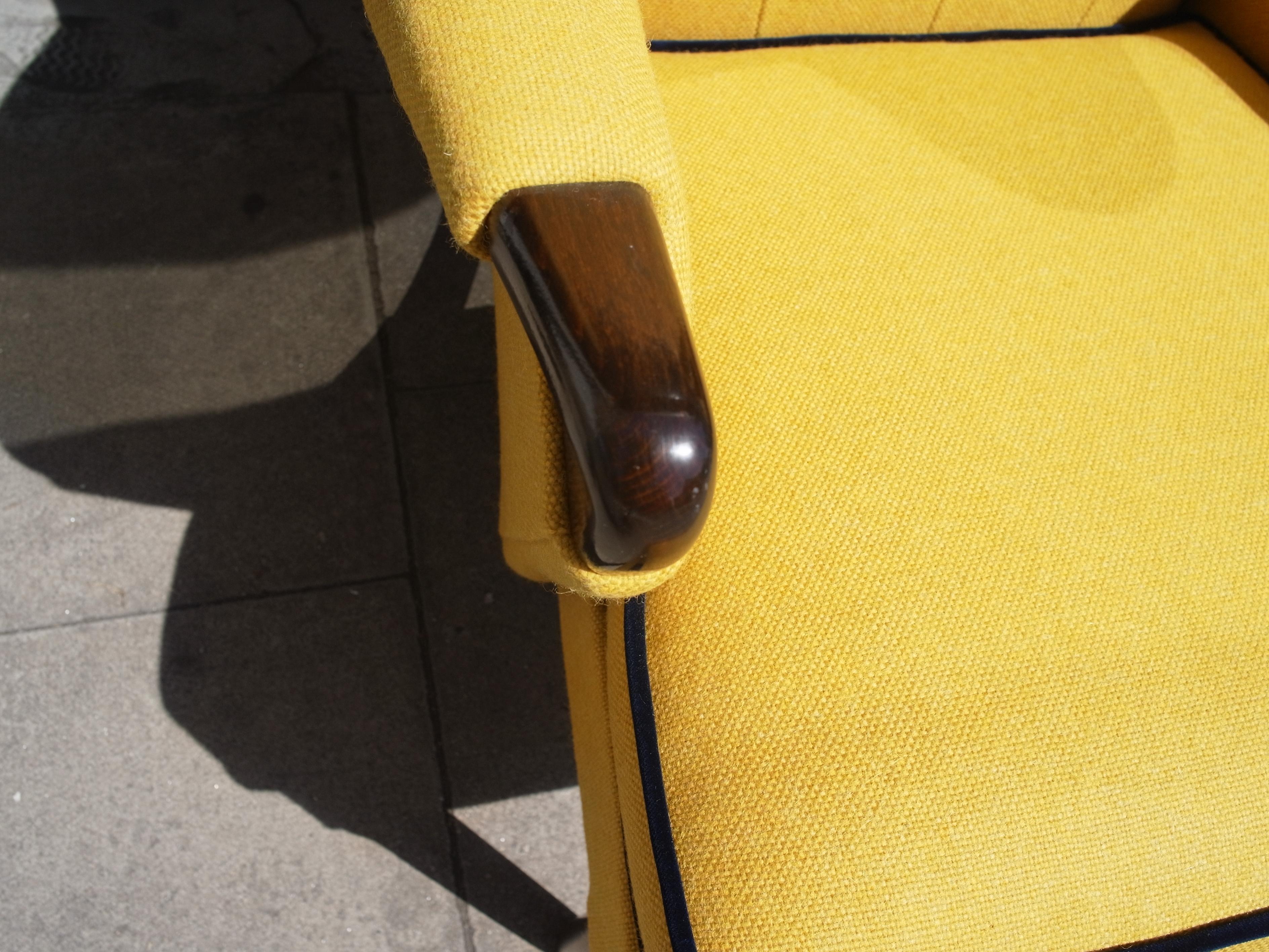 Pair of 1950s British Wingback Armchairs Upholstered in Quality Yellow Textile For Sale 2