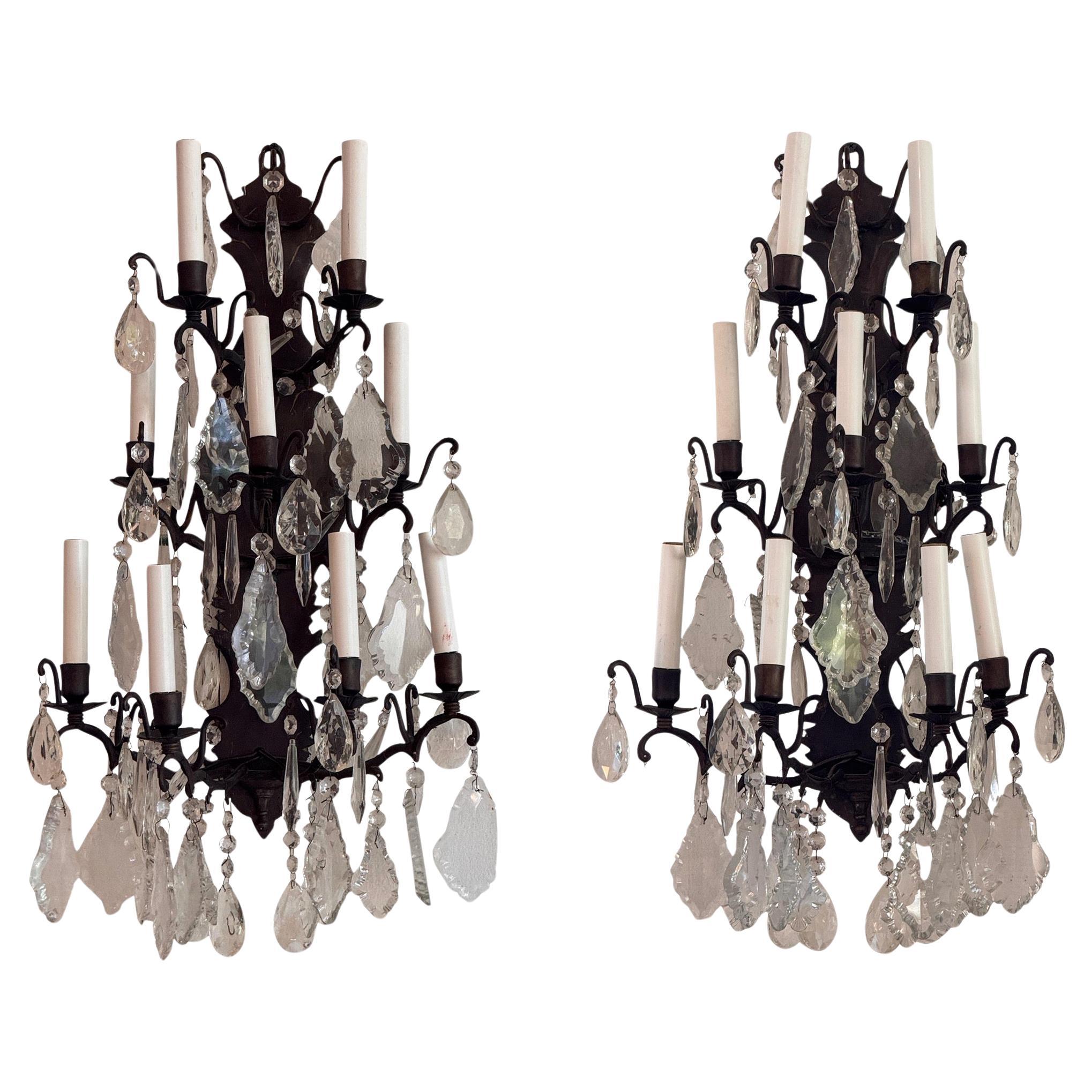 Paire d'appliques en bronze et cristal des années 1950