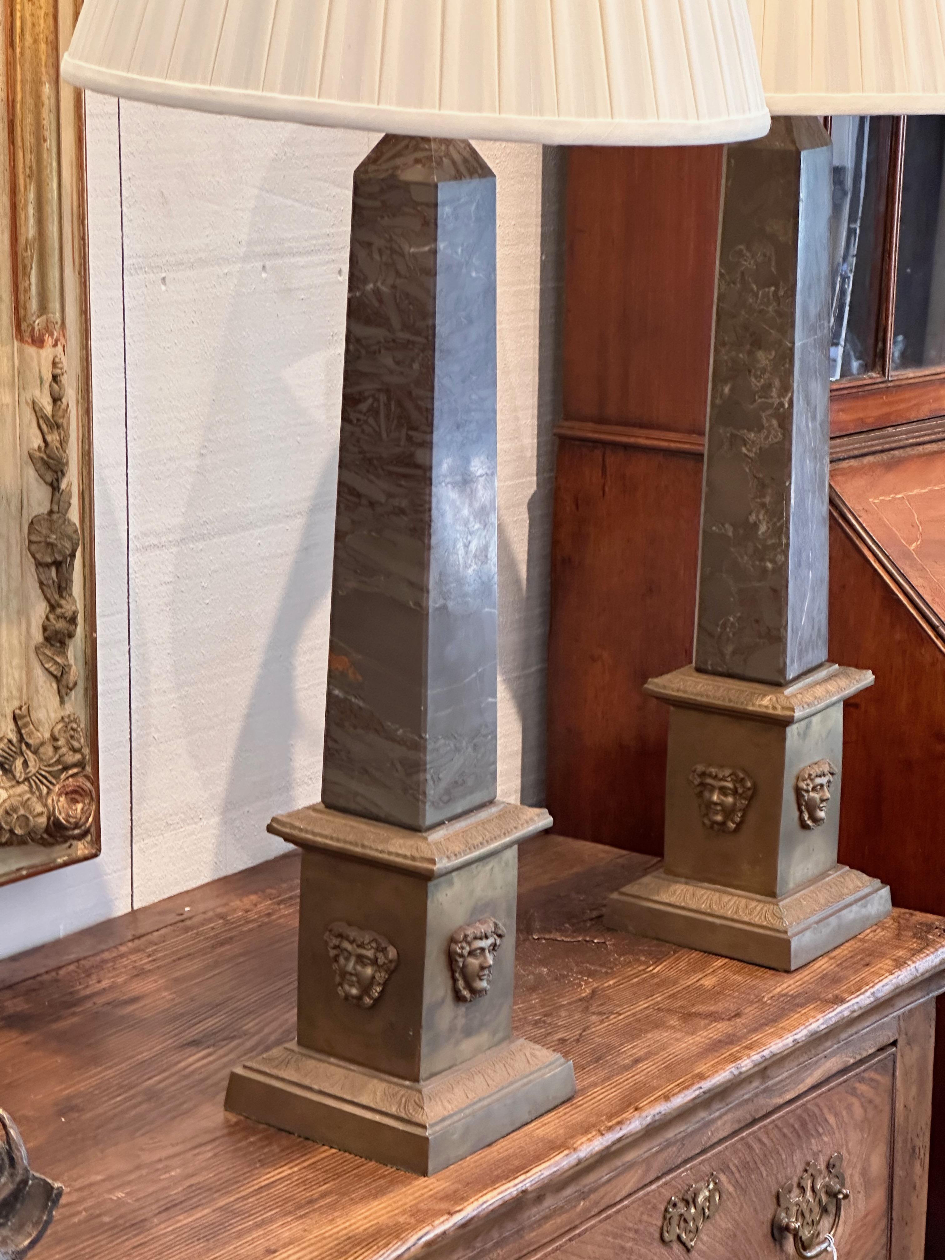 Pair of 1950s Bronze and Marble Obelisk Lamps For Sale 3