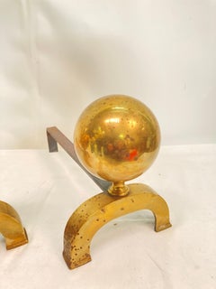 Paire de chenets en bronze des années 1950 attribuée à Jacques Adnet