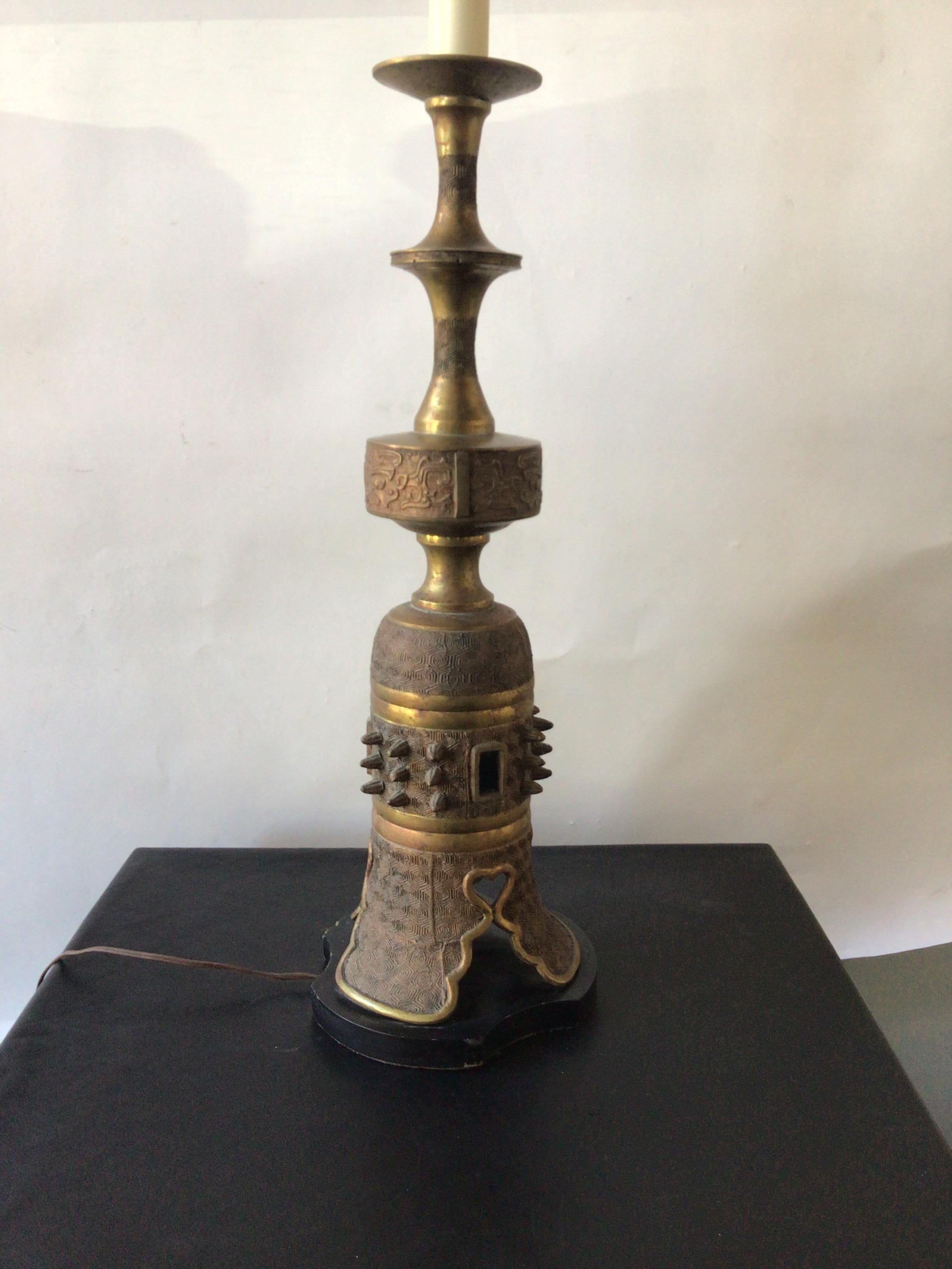 Bronzo Coppia di lampade Asian James Mount in bronzo del 1950 in vendita