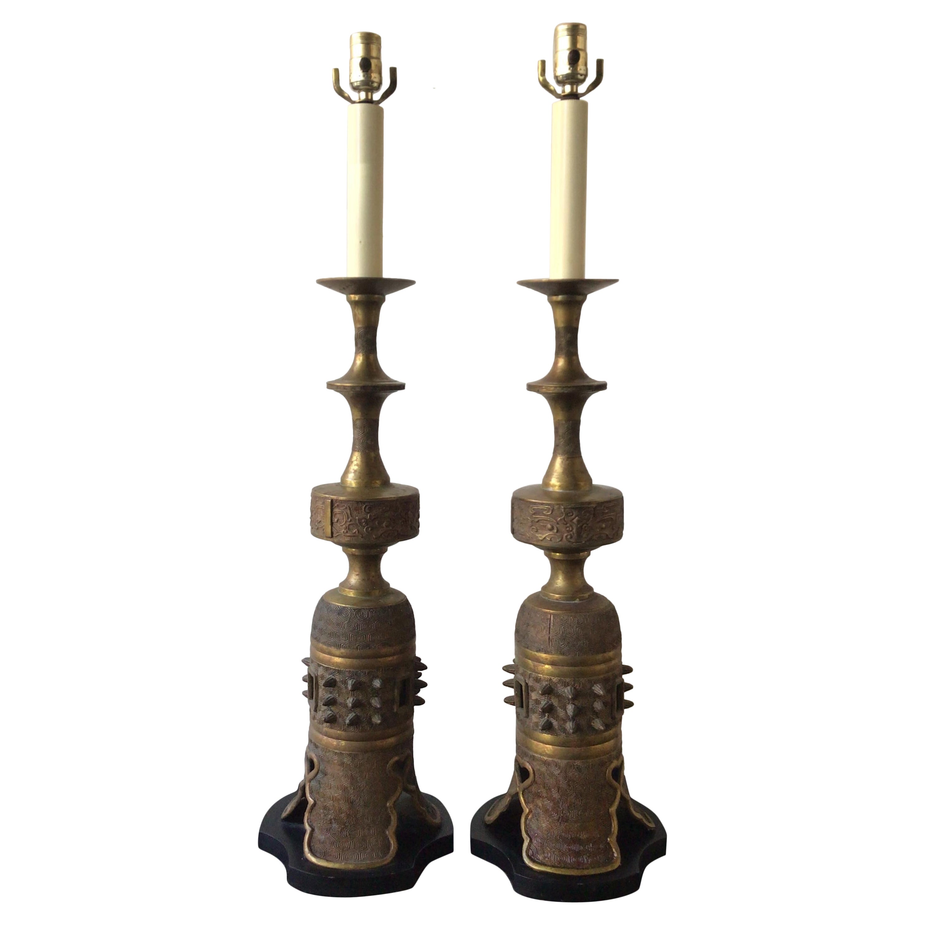 Paar asiatische Bronze-Lampen im James-Mont-Stil aus den 1950er Jahren