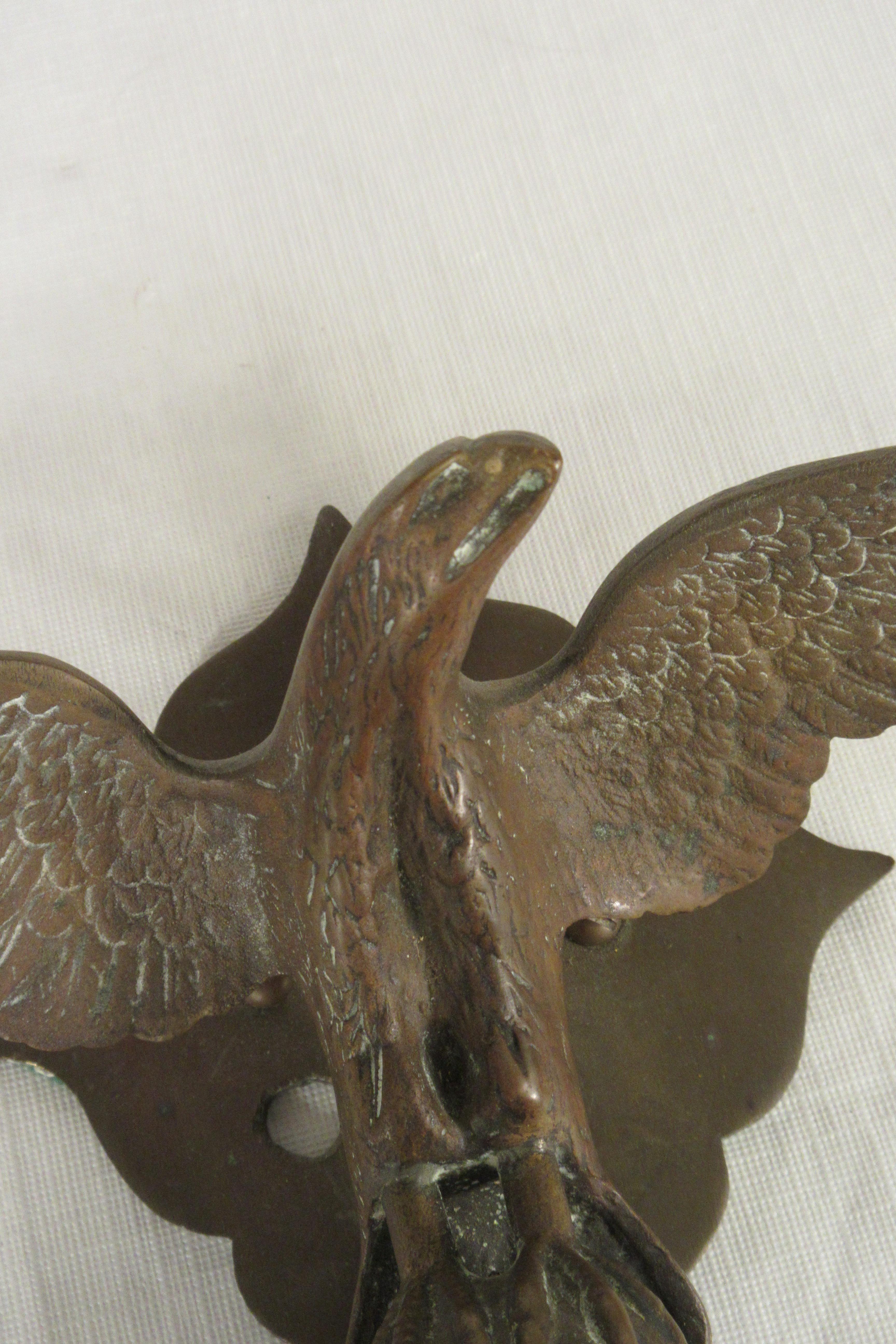 Paire d'appliques en bronze représentant un aigle, années 1950 en vente 2