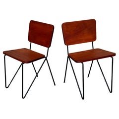 Paire de chaises d'appoint en fer et bois dur tropical de style californien des années 1950