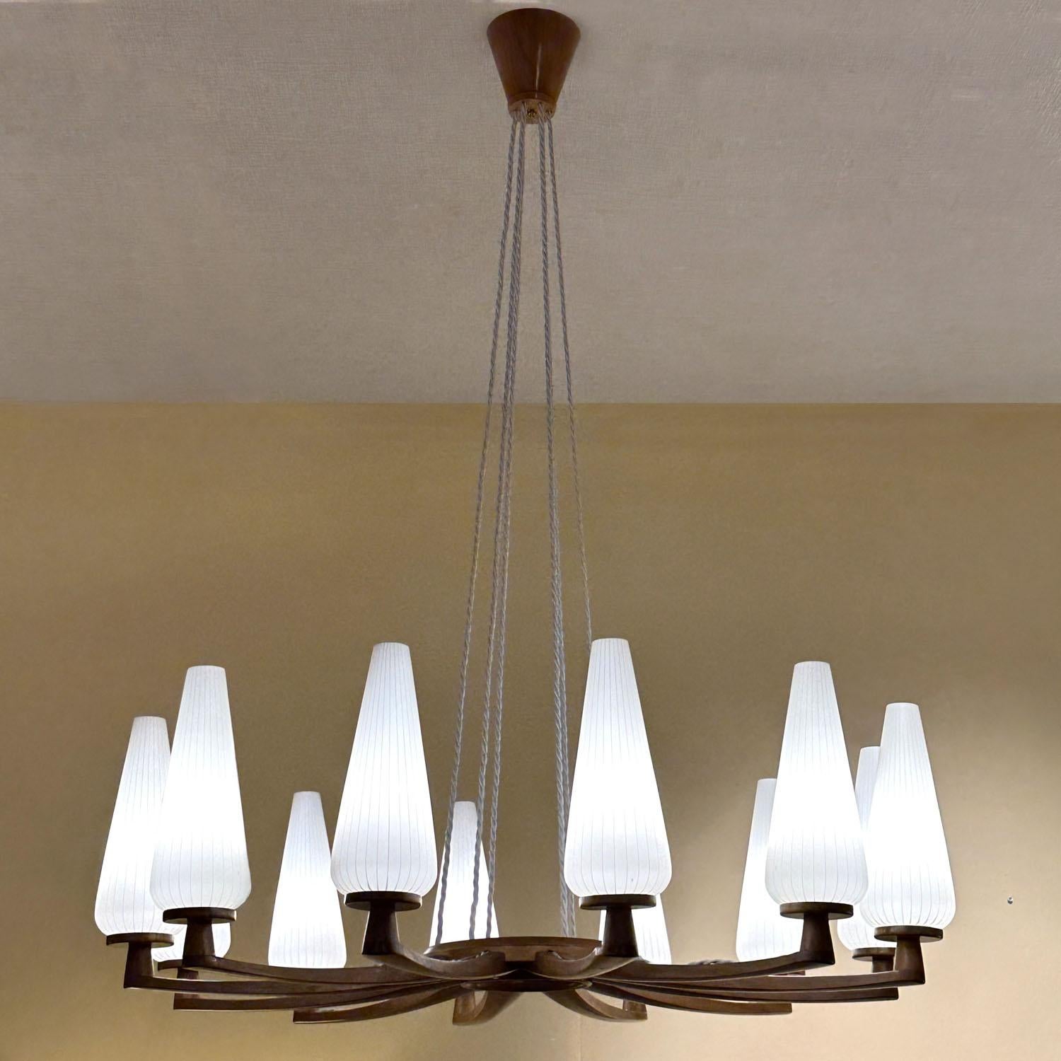 Scandinave moderne Paire de lustres des années 1950 par Uno & Östen Kristiansson pour Vittsjö Suède en vente