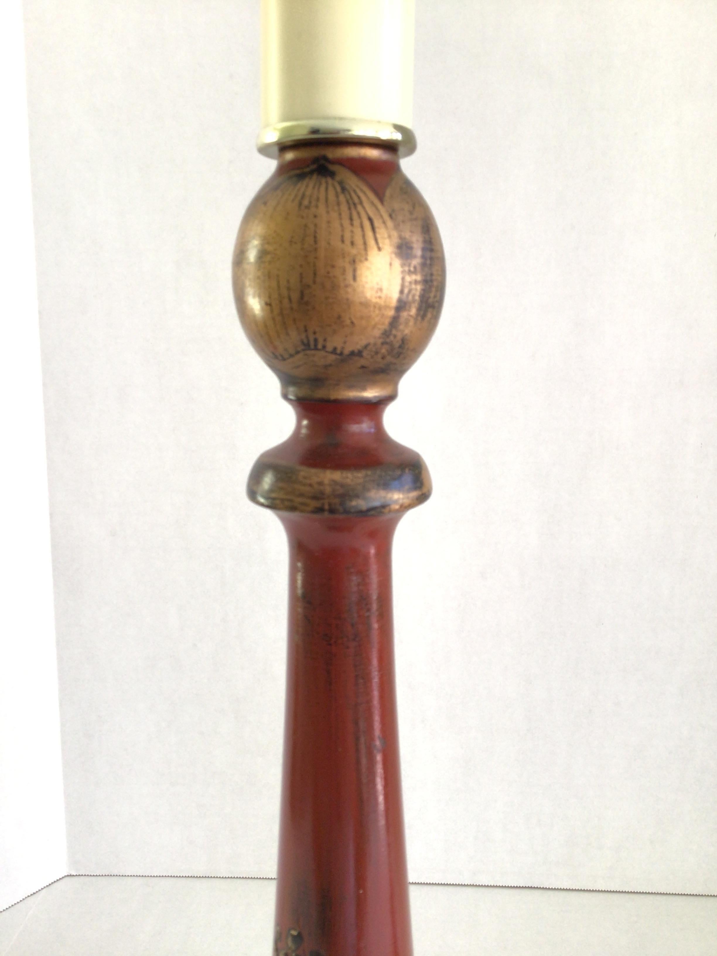 Chinoiseries Paire de lampes de table à chandelier Chinoiserie des années 1950 en vente