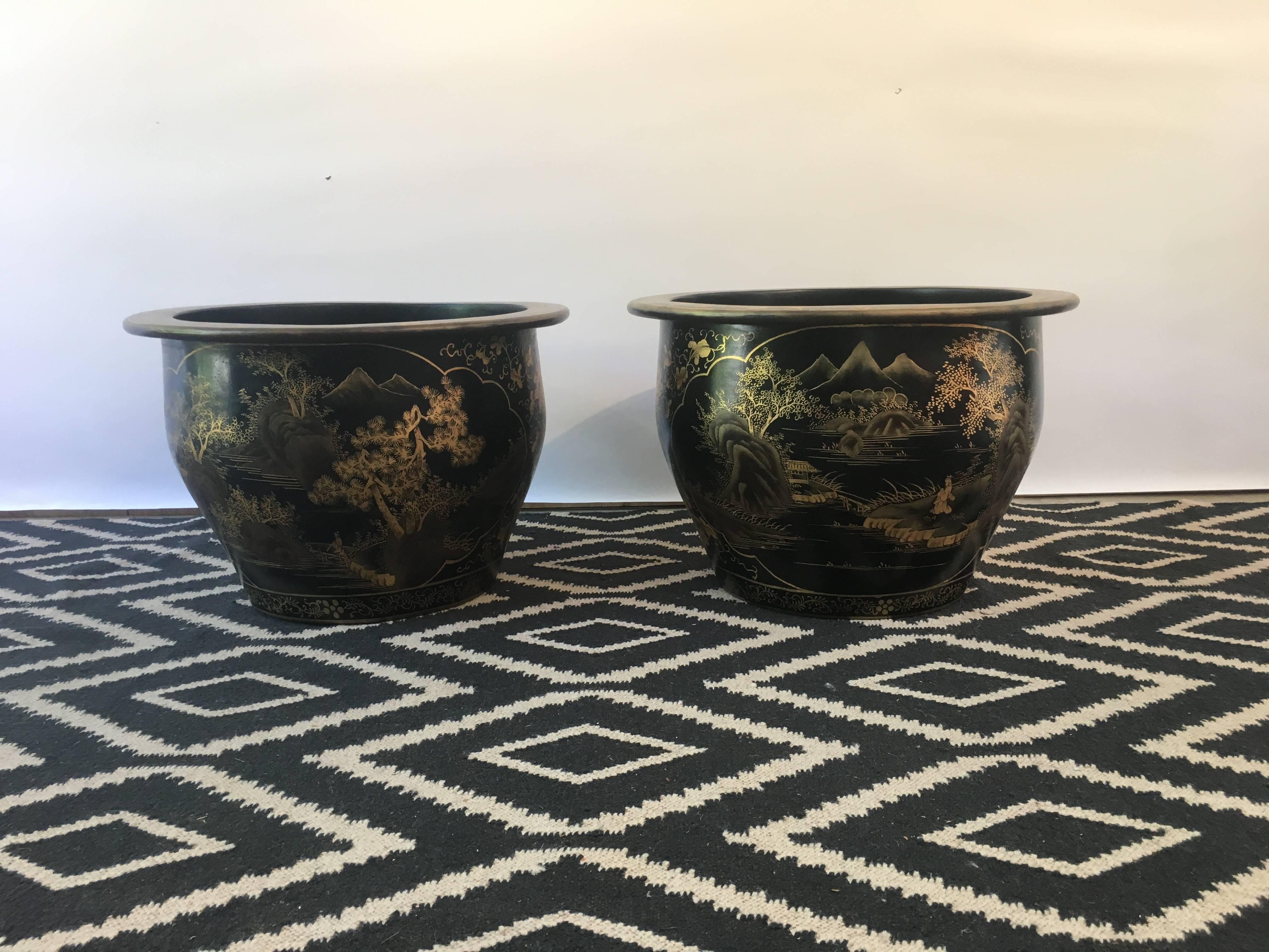 Pair of 1950s Chinoiserie Papier Mâché Black Lacquer Gilt Painted Jardinieres In Good Condition In Austin, TX