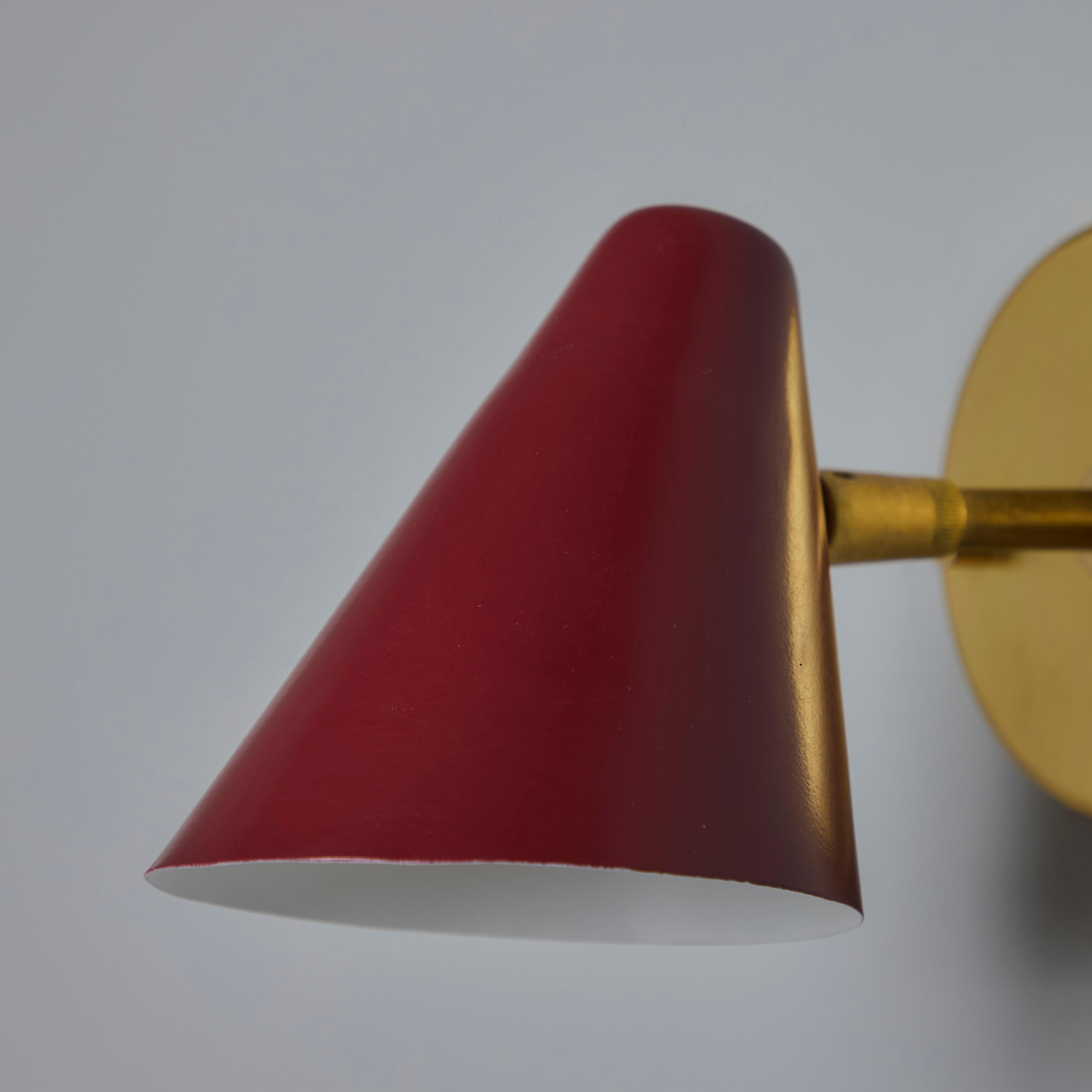 Coppia di lampade coniche in metallo rosso e ottone degli anni '50 di Gino Sarfatti for Arteluce in vendita 6
