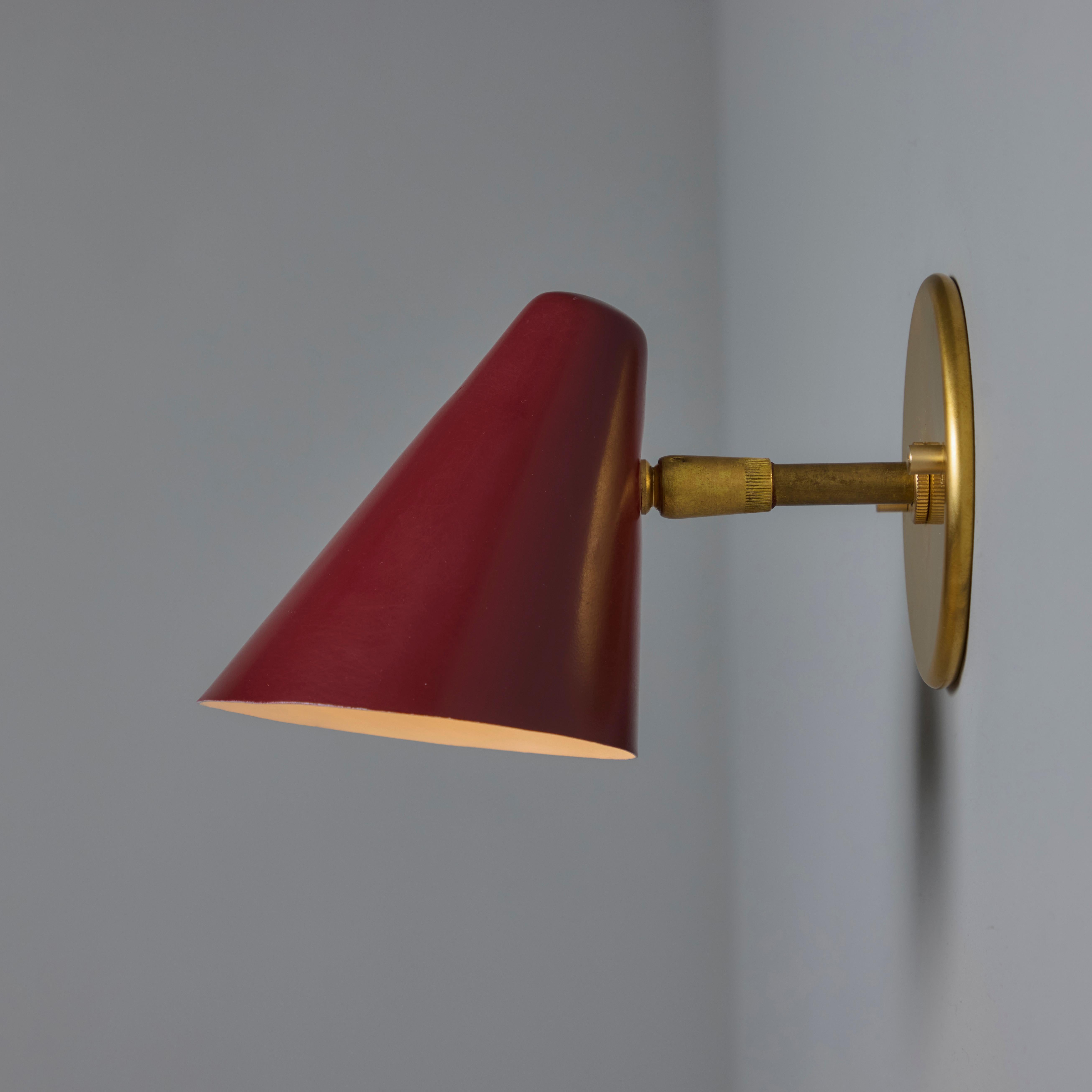 Coppia di lampade coniche in metallo rosso e ottone degli anni '50 di Gino Sarfatti for Arteluce in vendita 8