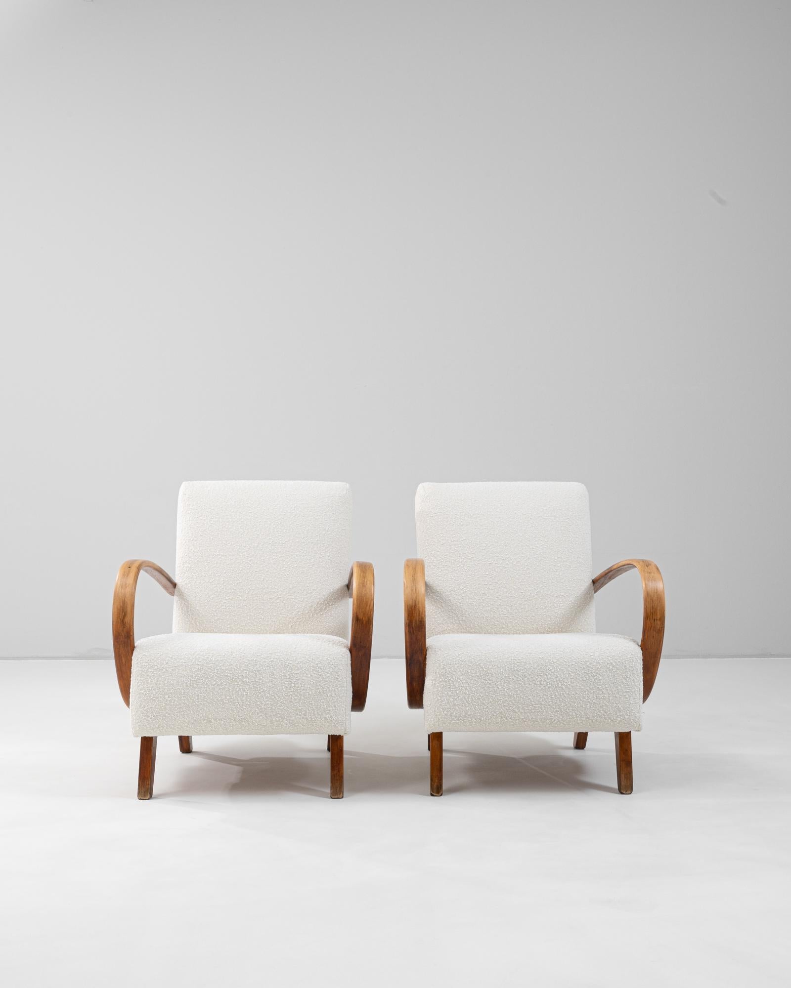 Pareja de sillones modernistas checos de los años 50, obra de J. Halabala Checo