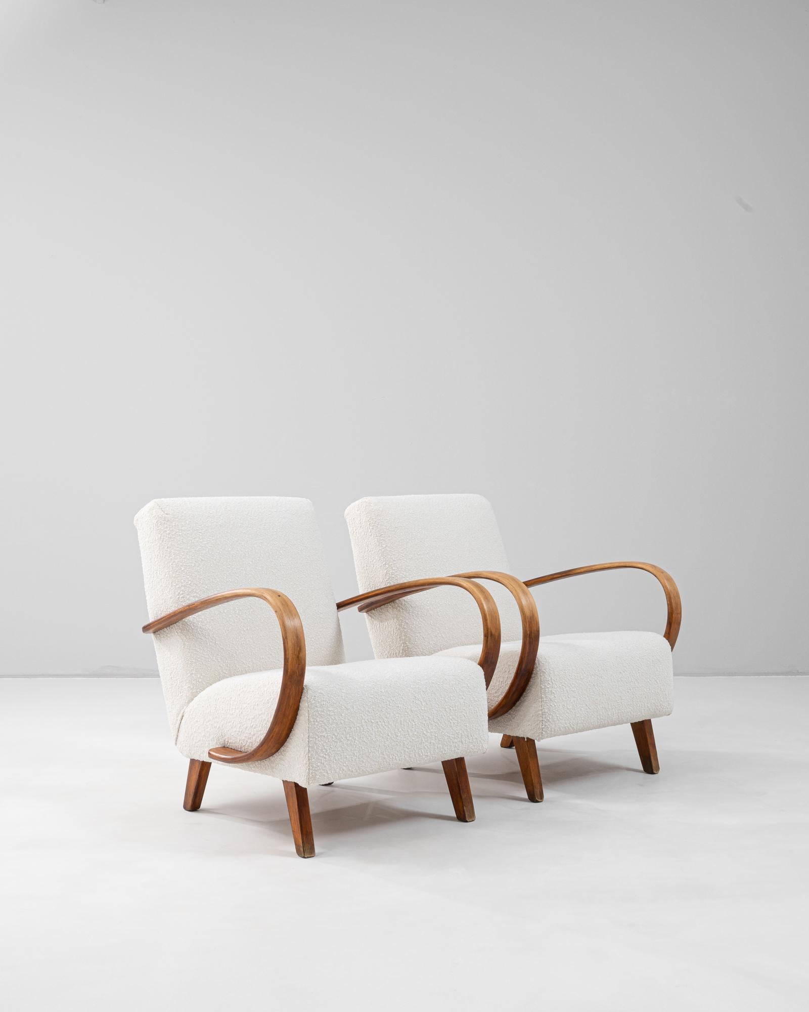 Pareja de sillones modernistas checos de los años 50, obra de J. Halabala 1