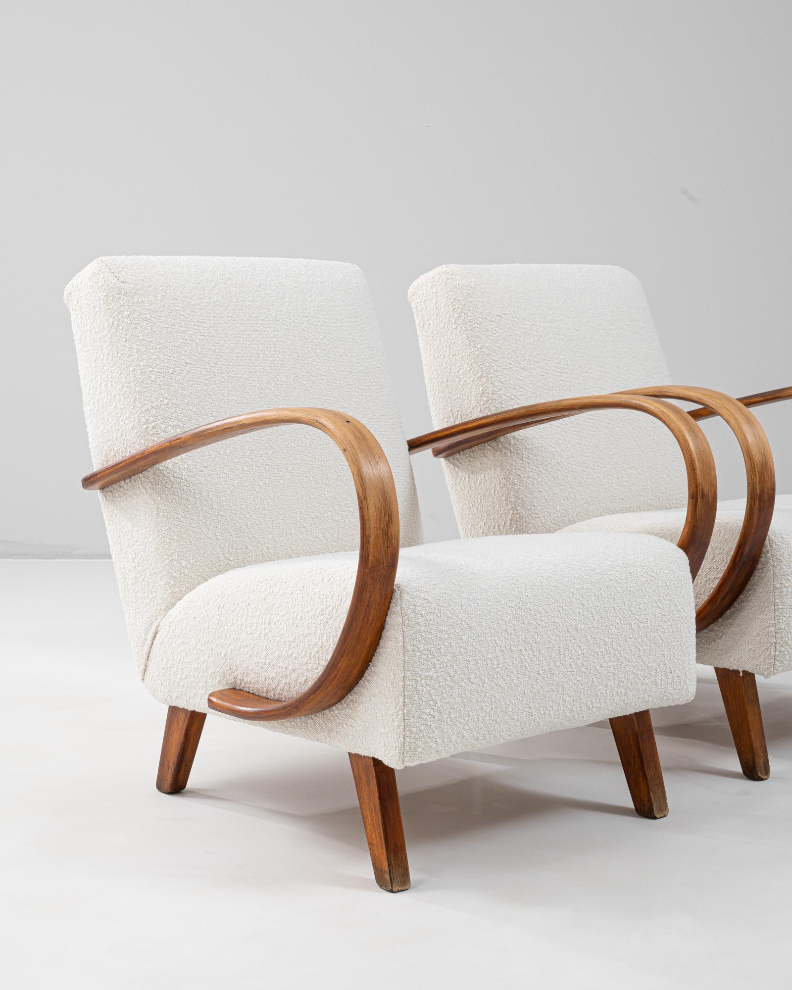 Pareja de sillones modernistas checos de los años 50, obra de J. Halabala 2
