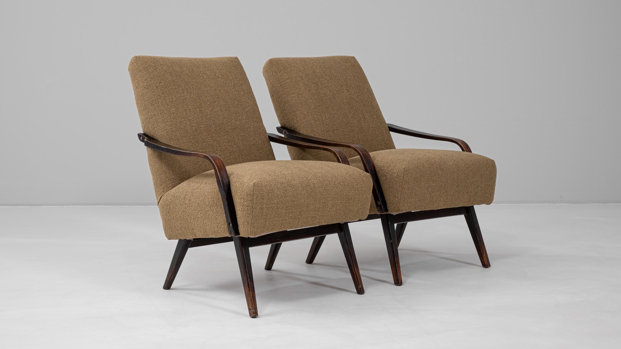 Paire de fauteuils tapissés tchèques des années 1950 par TON en vente 5