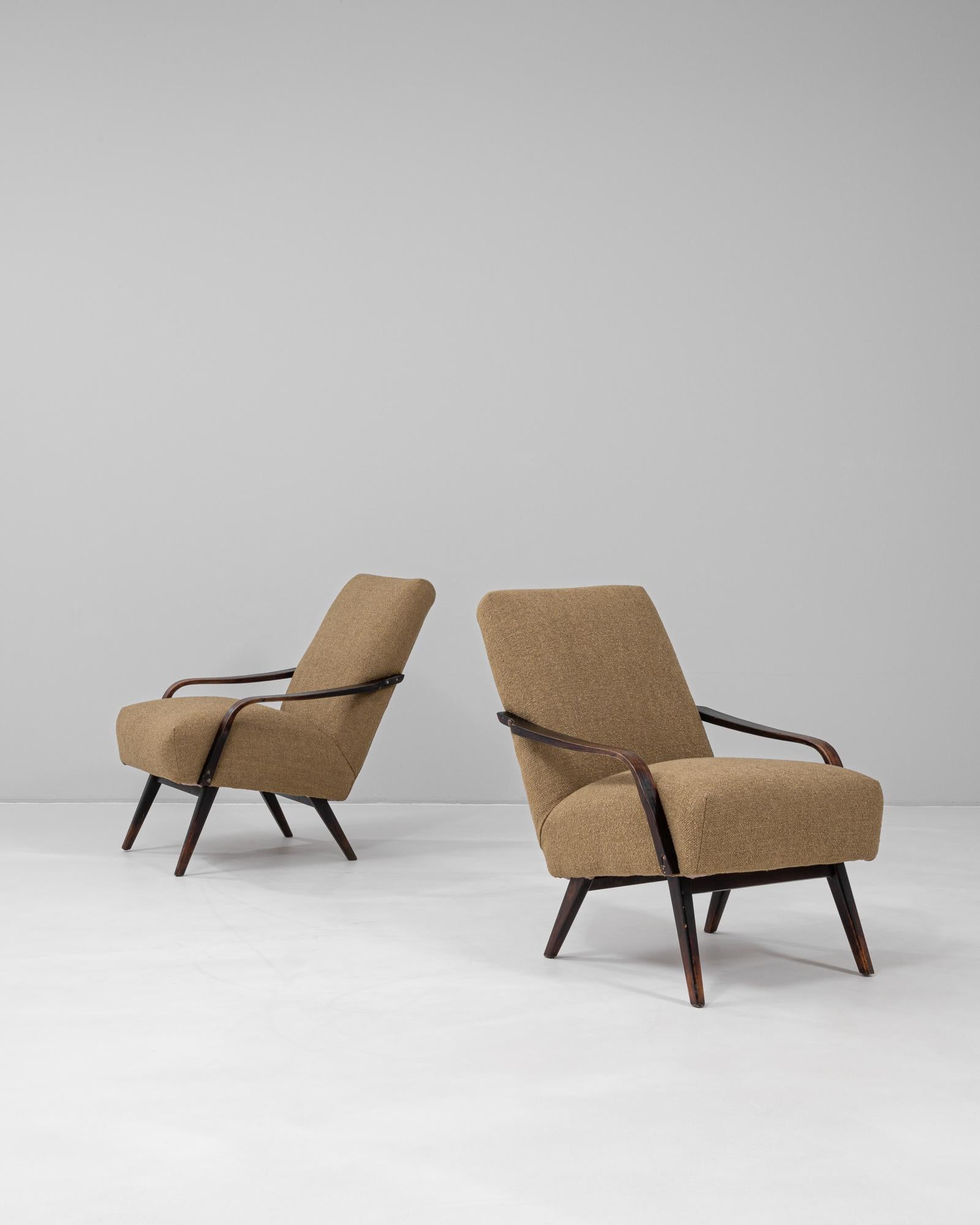 Paire de fauteuils tapissés tchèques des années 1950 par TON Bon état - En vente à High Point, NC