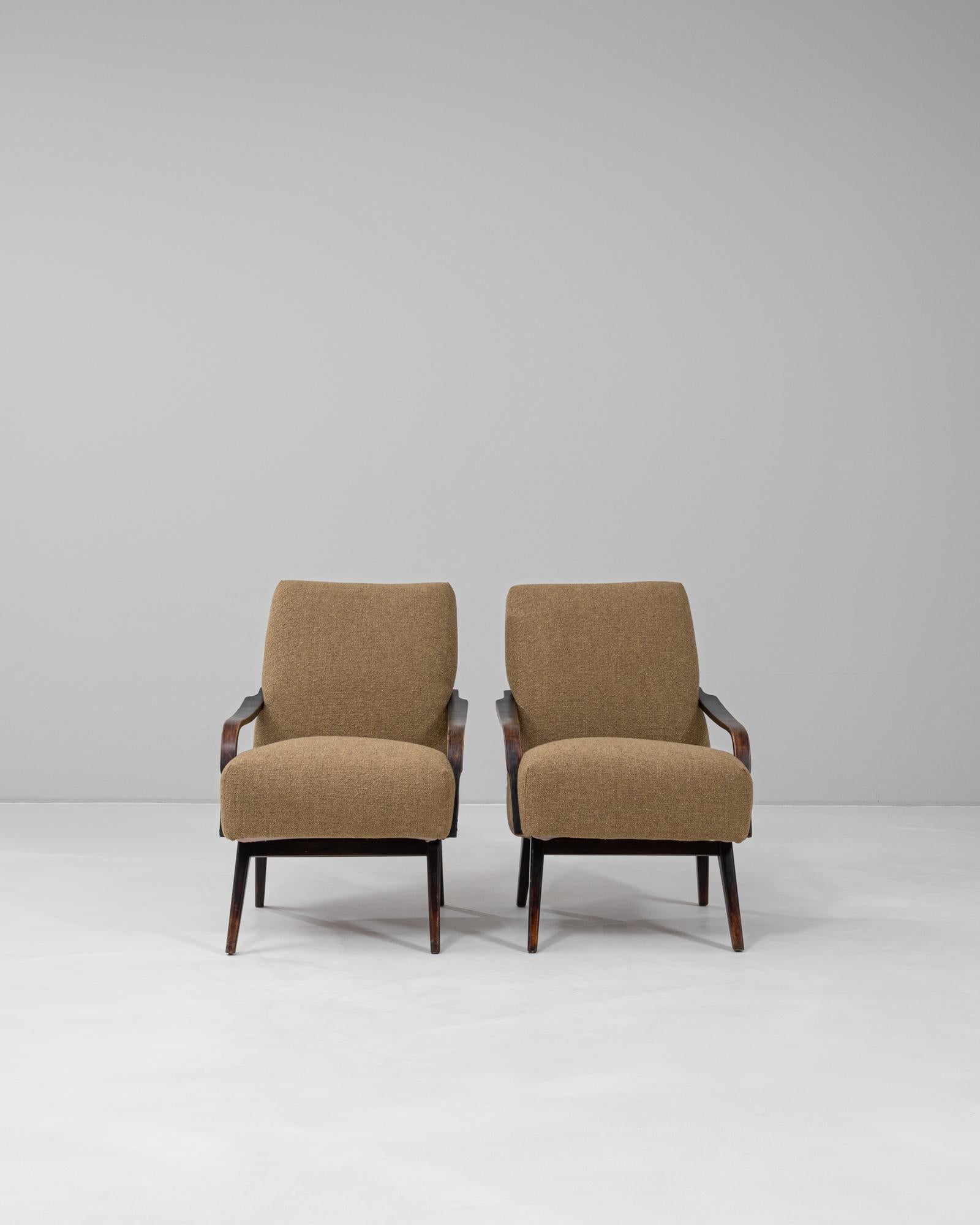 20ième siècle Paire de fauteuils tapissés tchèques des années 1950 par TON en vente