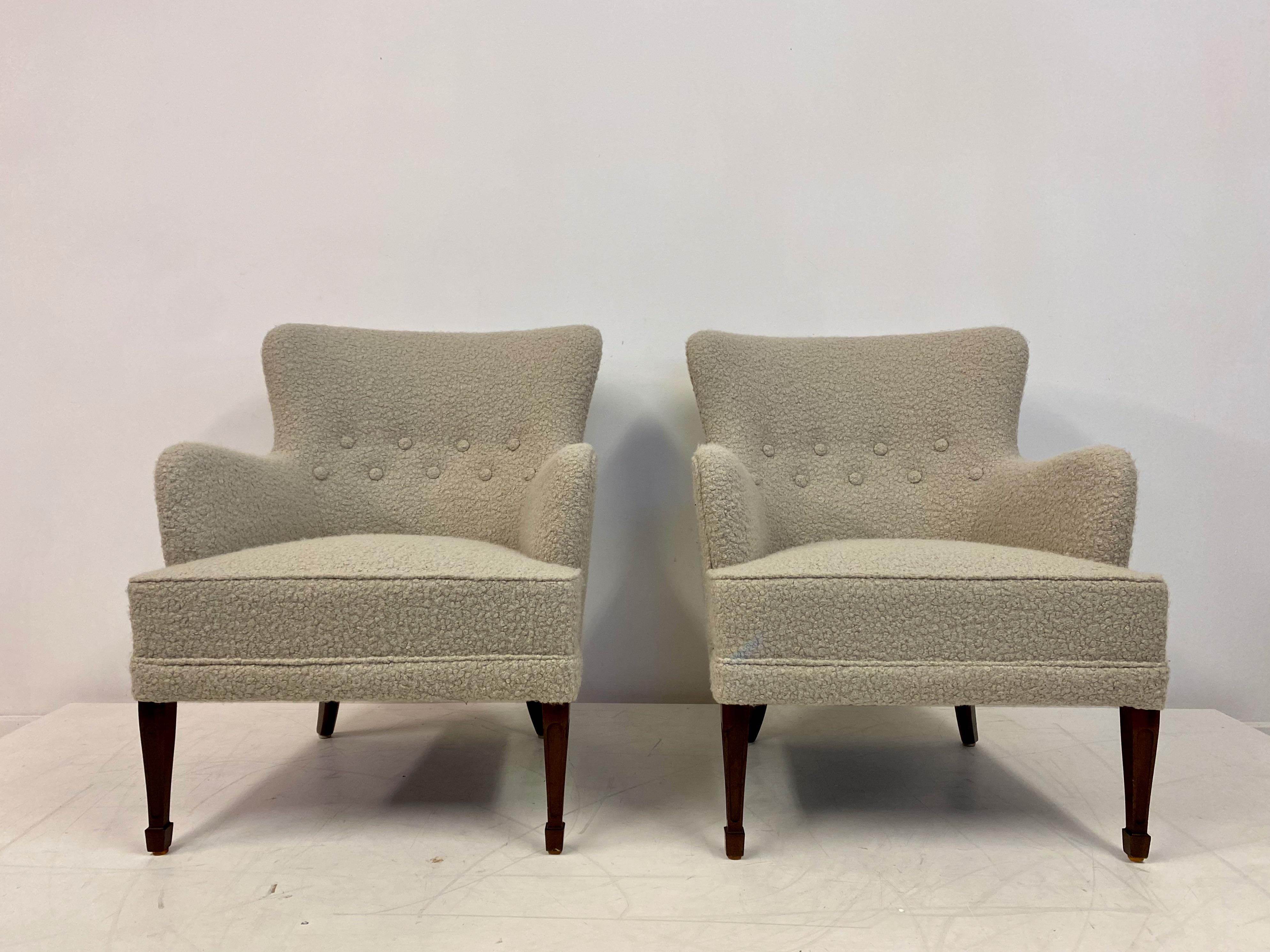 Pair of lounge chairs

By Frits Henningsen

Newly upholstered in Baluchi Natural fabric by Designers Guild

Measure: seat height 42cm.

Denmark 1950s.

 